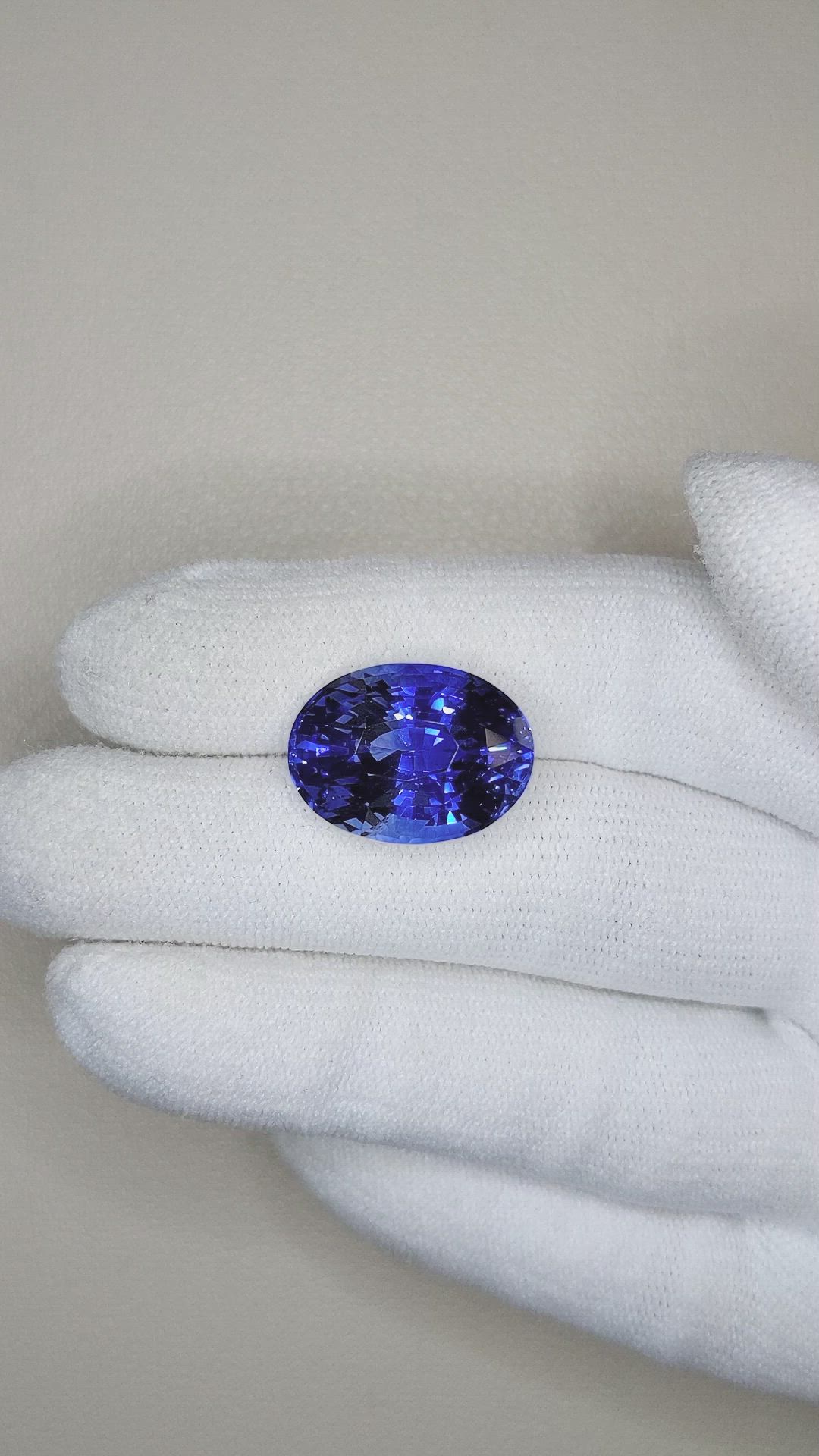 18.10 Ct. Blue Sapphire from Ceylon (Sri Lanka) Size Video