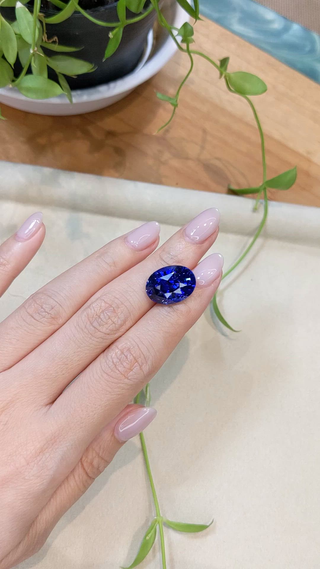 18.10 Ct. Blue Sapphire from Ceylon (Sri Lanka) Size Video