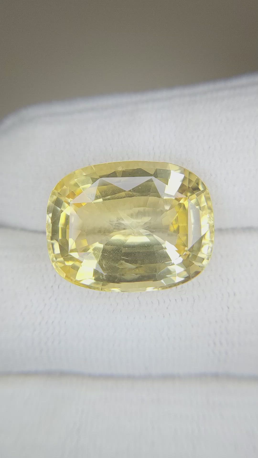 22.20 Ct. Yellow Sapphire from Ceylon (Sri Lanka) Size Video