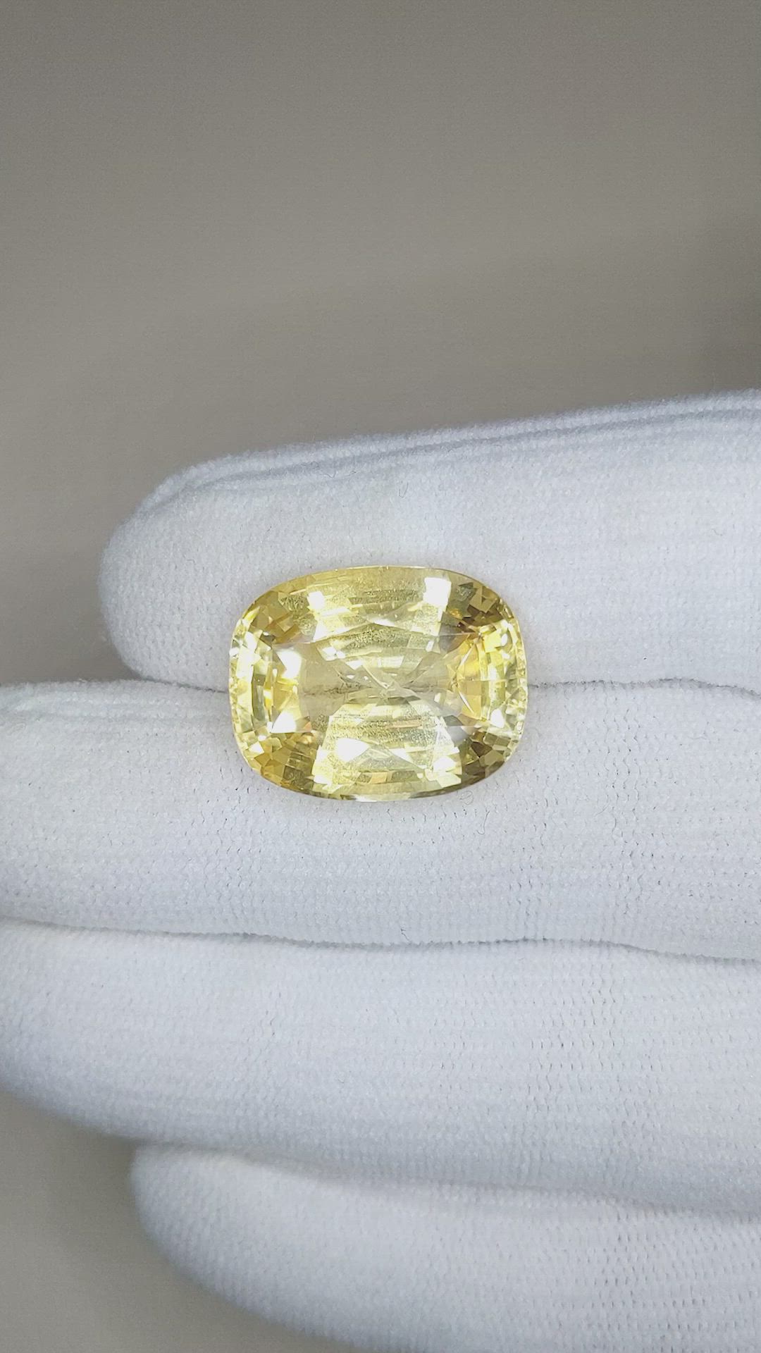 22.20 Ct. Yellow Sapphire from Ceylon (Sri Lanka) Size Video