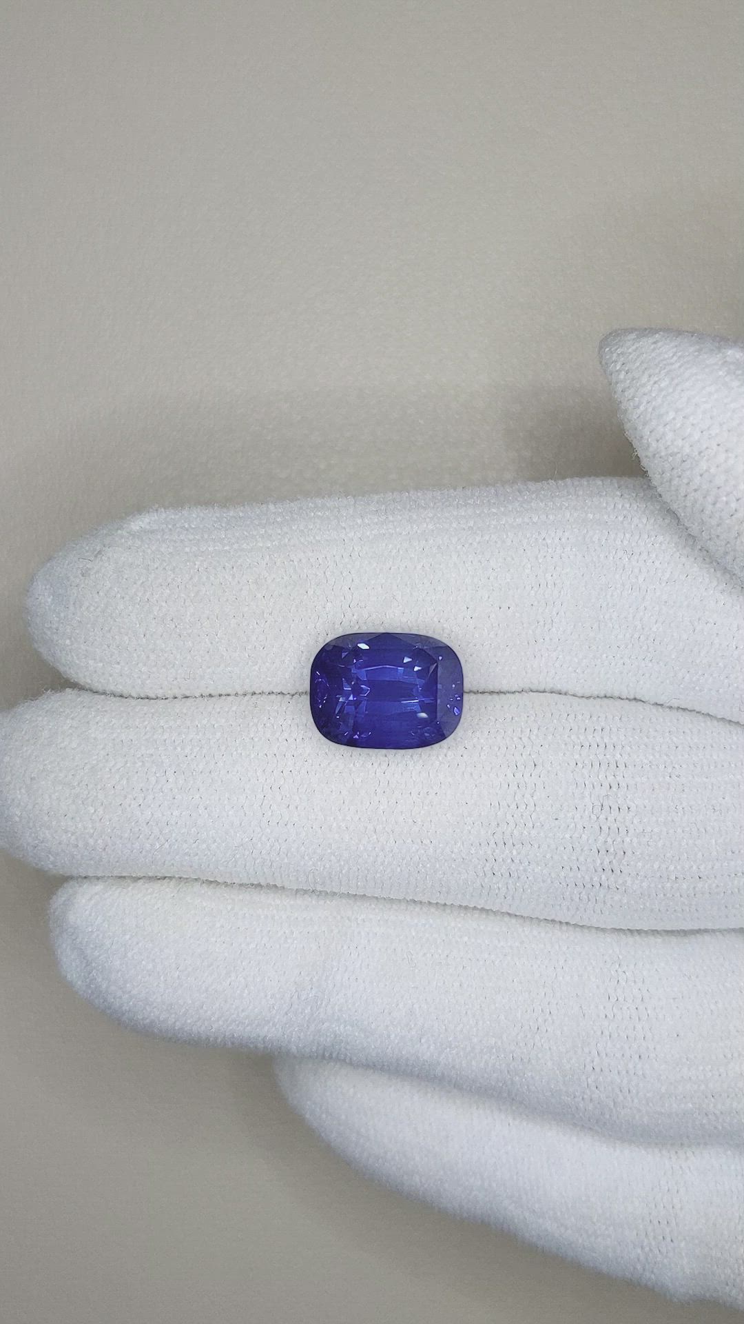 7.10 Ct. Blue Sapphire from Ceylon (Sri Lanka) Size Video