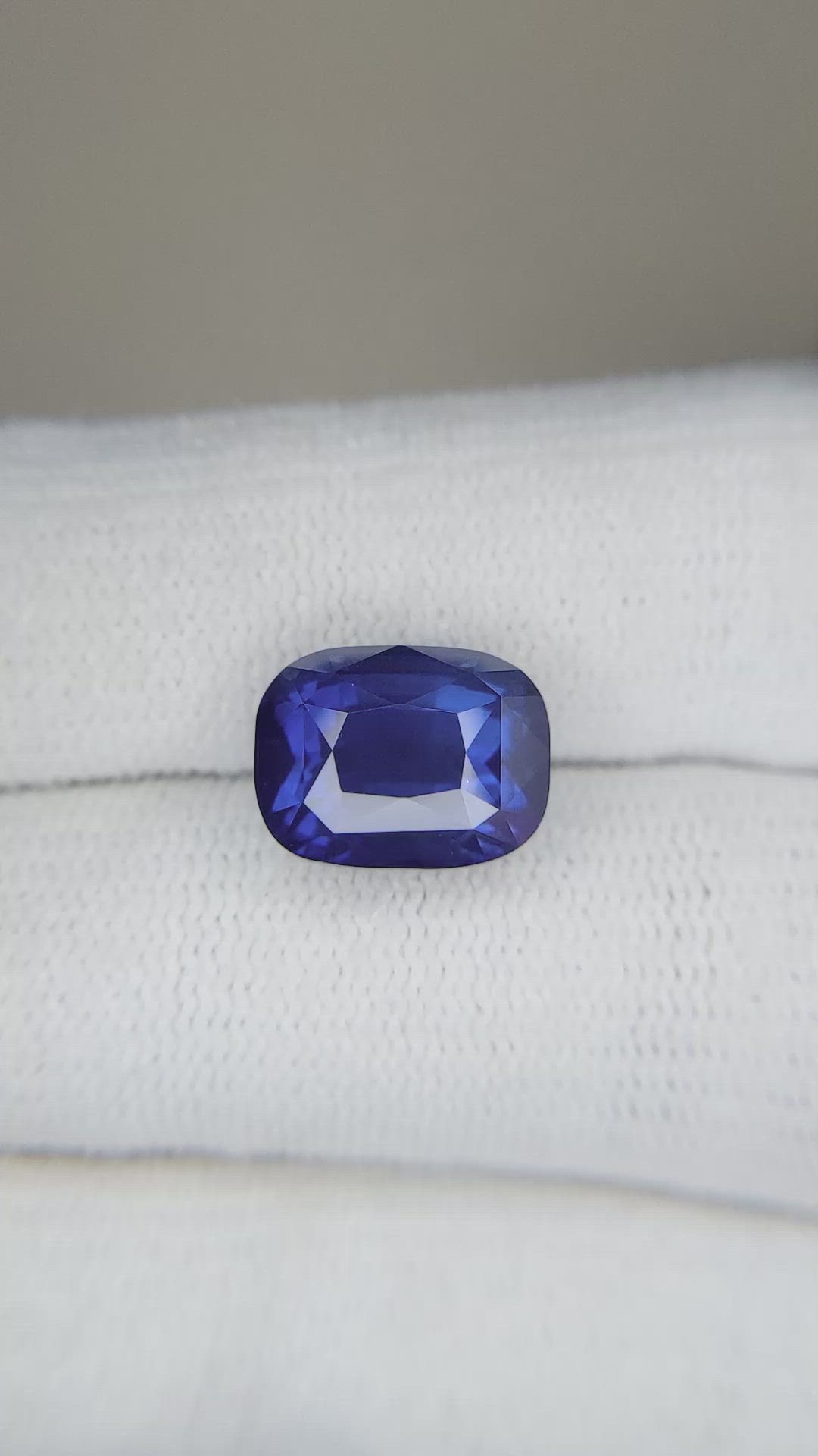 7.10 Ct. Blue Sapphire from Ceylon (Sri Lanka) Size Video