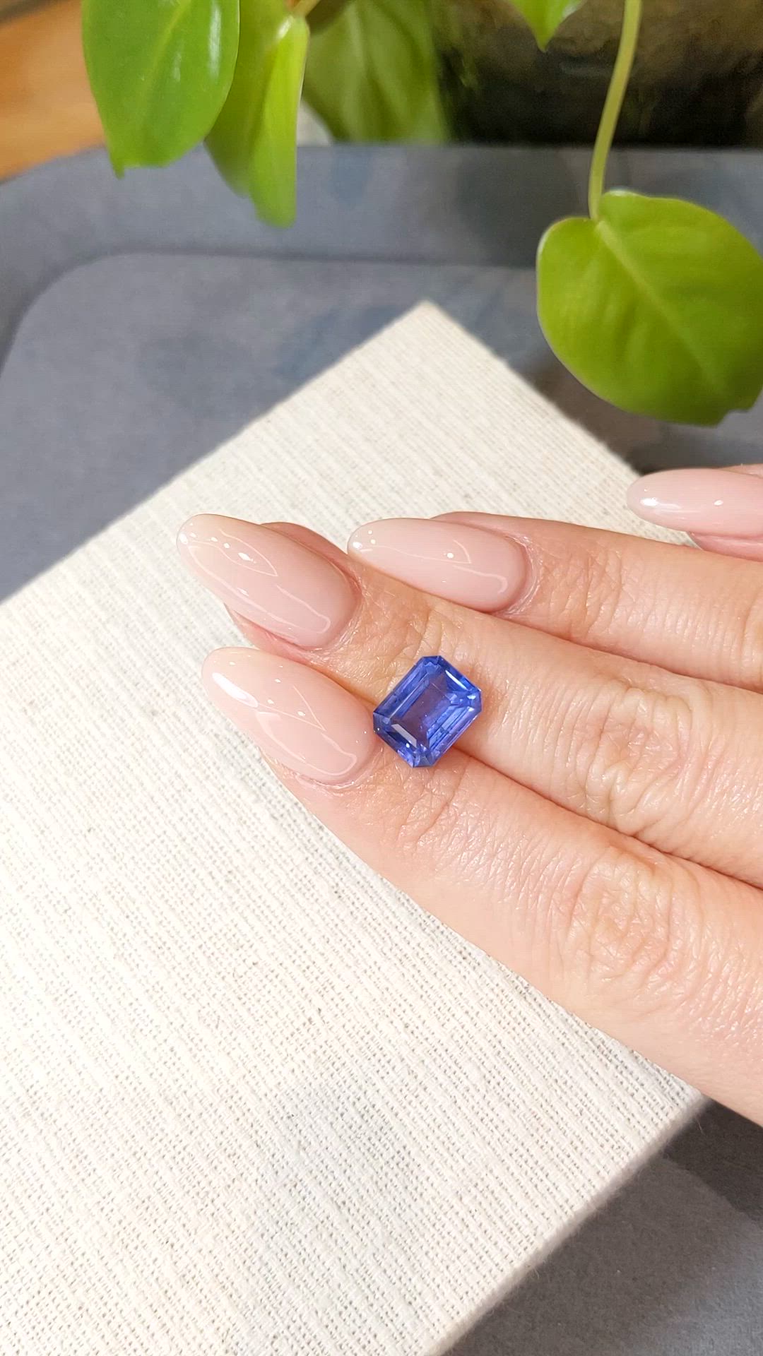 5.00 Ct. Blue Sapphire from Ceylon (Sri Lanka) Size Video