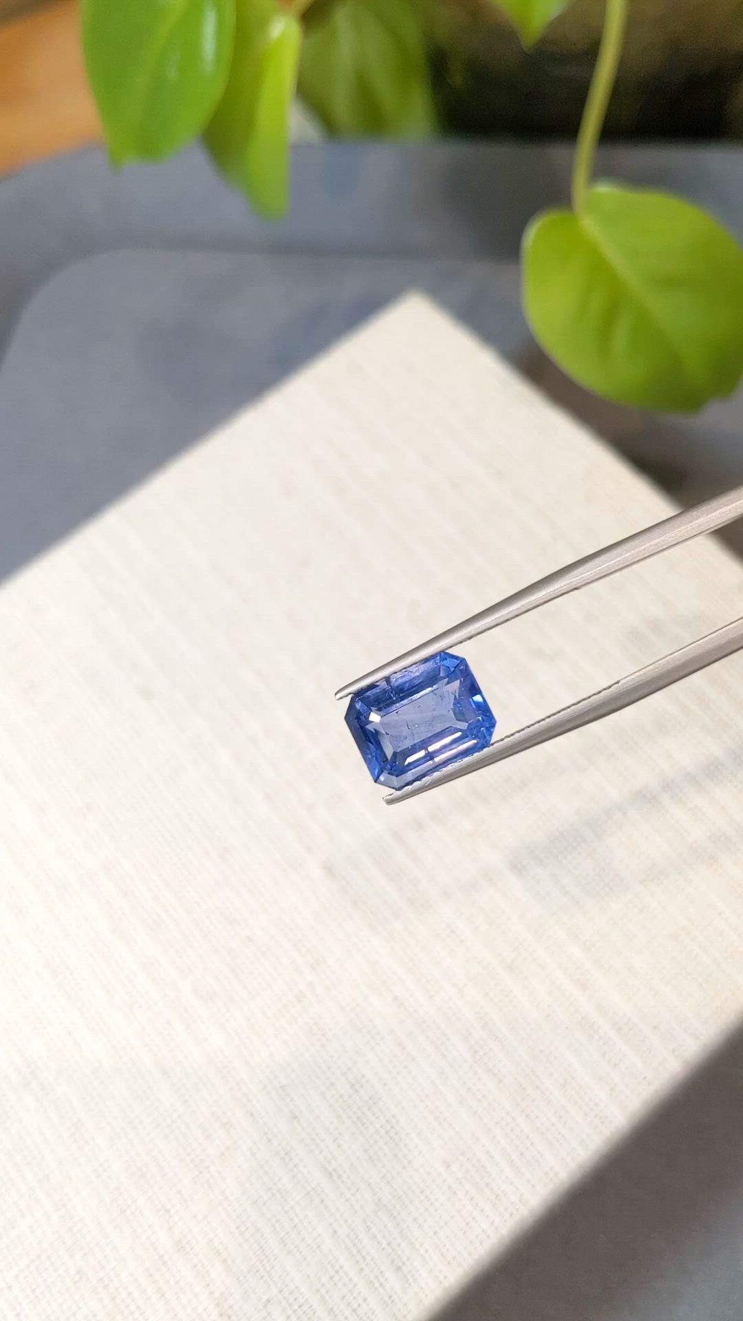 5.00 Ct. Blue Sapphire from Ceylon (Sri Lanka) Size Video