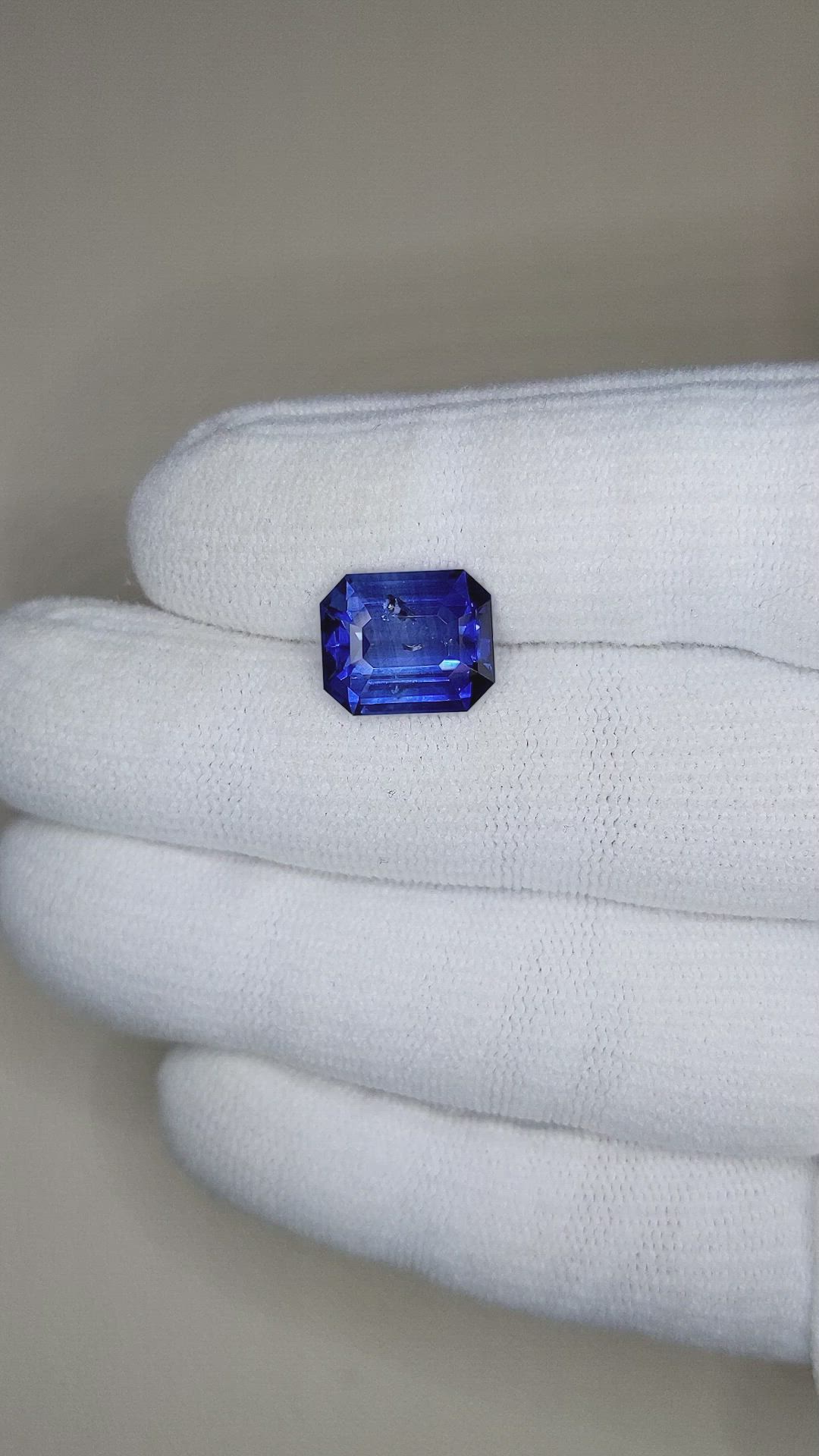 6.80 Ct. Blue Sapphire from Ceylon (Sri Lanka) Size Video