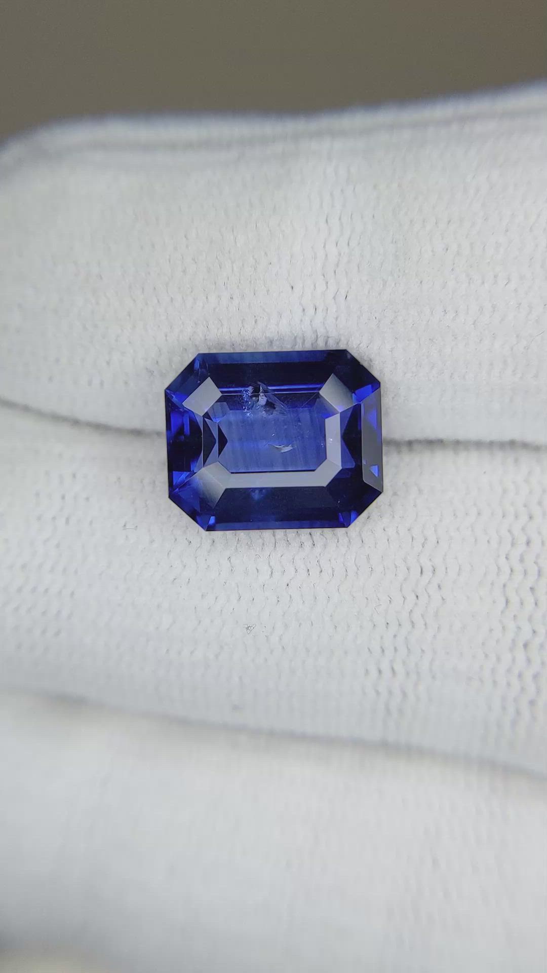 6.80 Ct. Blue Sapphire from Ceylon (Sri Lanka) Size Video