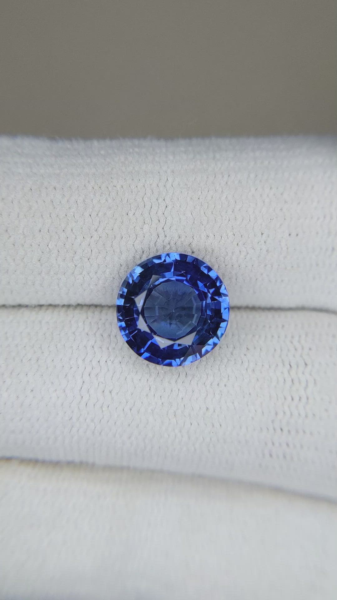 4.20 Ct. Blue Sapphire from Ceylon (Sri Lanka) Size Video