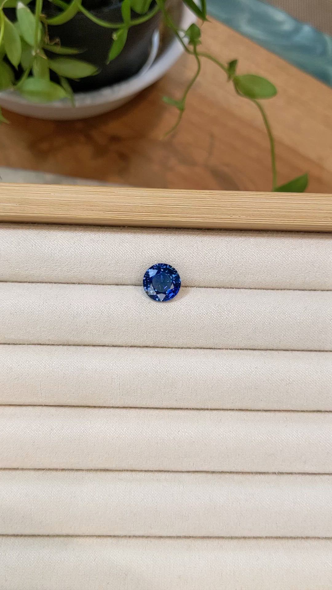4.20 Ct. Blue Sapphire from Ceylon (Sri Lanka) Size Video