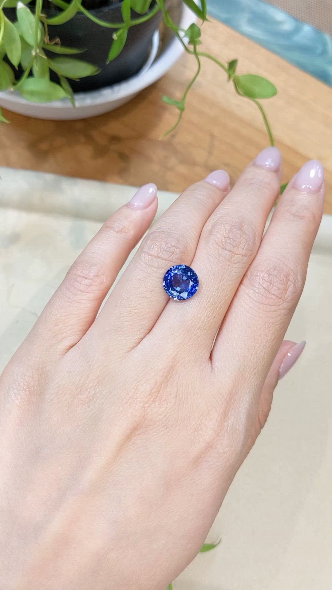 4.20 Ct. Blue Sapphire from Ceylon (Sri Lanka) Size Video