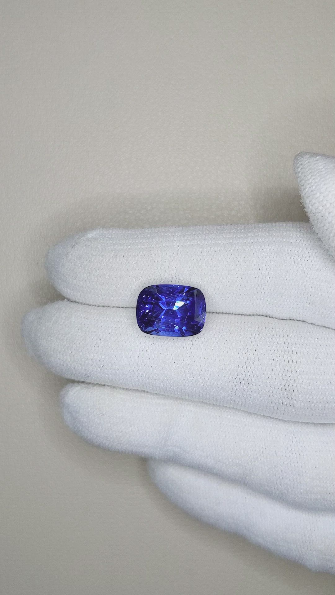 8.10 Ct. Blue Sapphire from Ceylon (Sri Lanka) Size Video