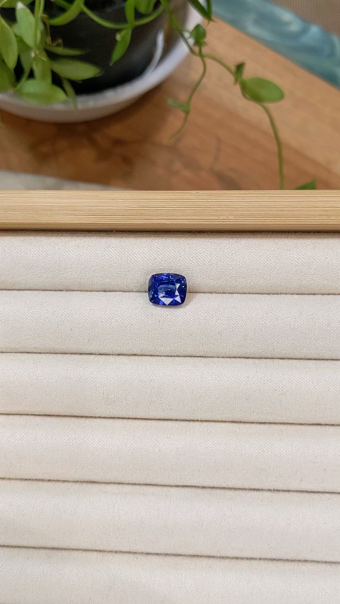 4.70 Ct. Blue Sapphire from Ceylon (Sri Lanka) Size Video