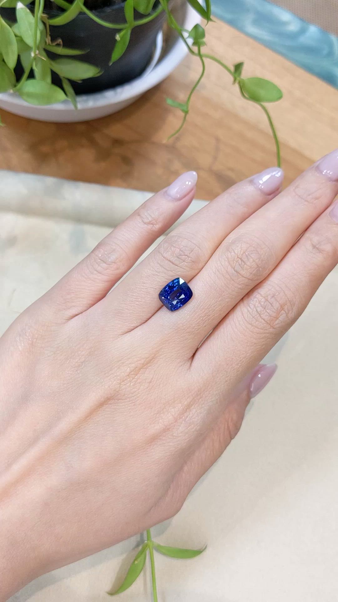 4.70 Ct. Blue Sapphire from Ceylon (Sri Lanka) Size Video