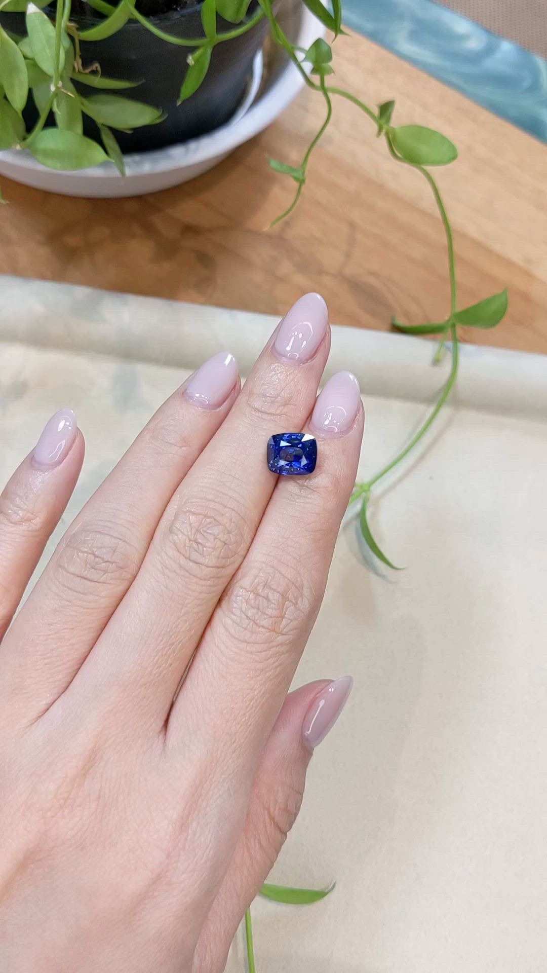 4.70 Ct. Blue Sapphire from Ceylon (Sri Lanka) Size Video