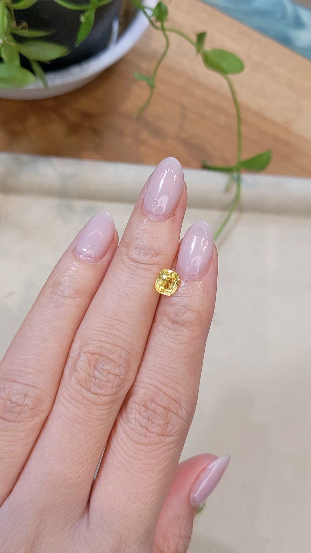 1.23 Ct. Yellow Sapphire from Ceylon (Sri Lanka) Size Video