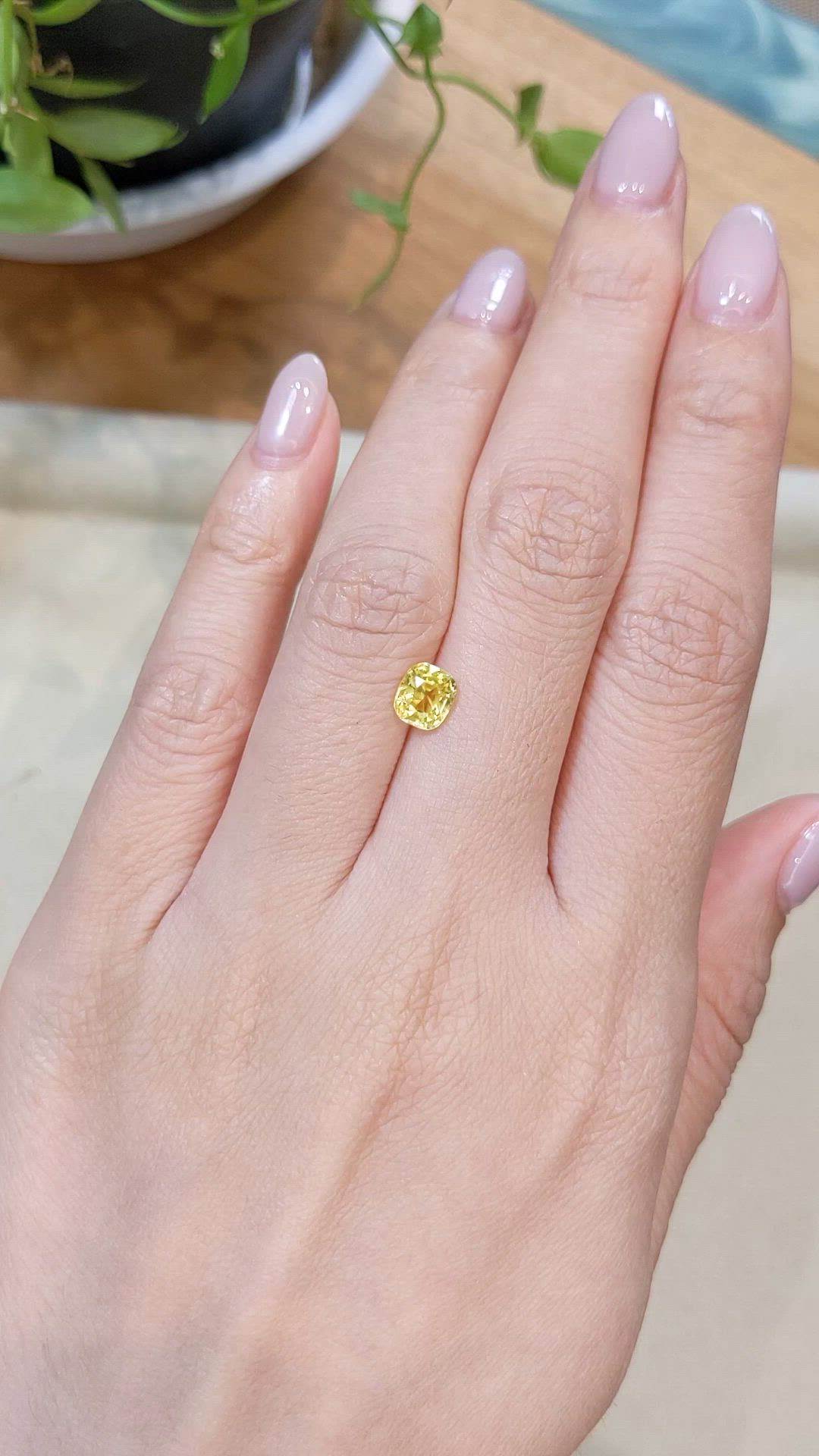 1.23 Ct. Yellow Sapphire from Ceylon (Sri Lanka) Size Video