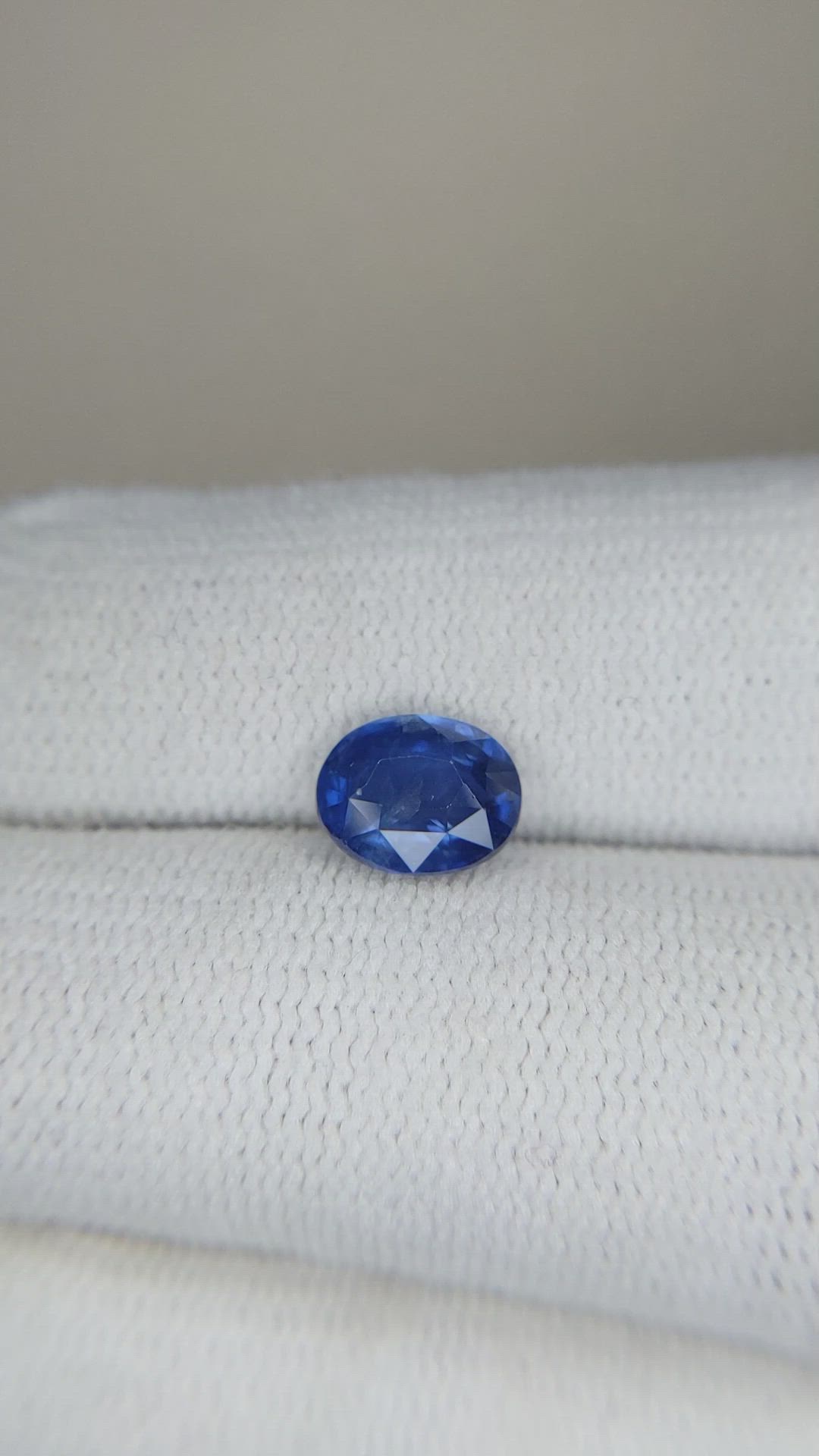 1.53 Ct. Blue Sapphire from Ceylon (Sri Lanka) Size Video
