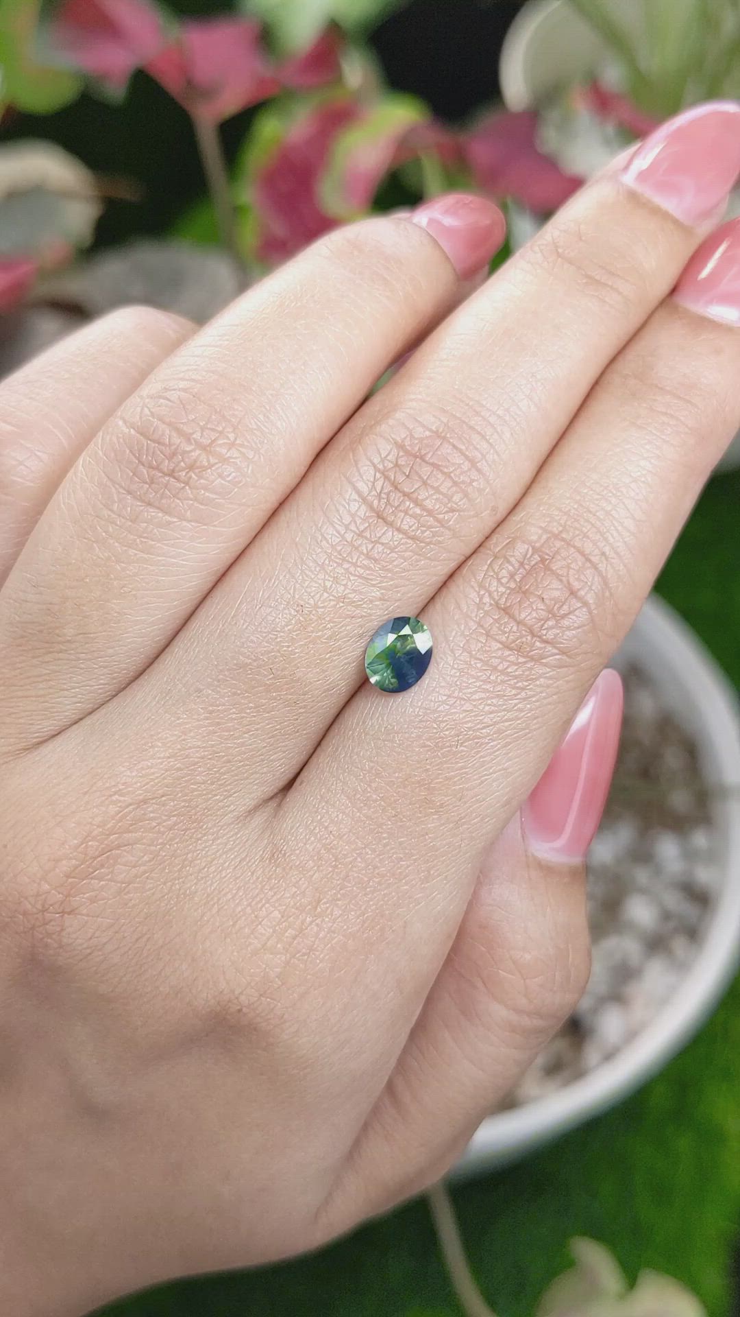 0.87 Ct. Bi Color Sapphire from Ceylon (Sri Lanka) Size Video