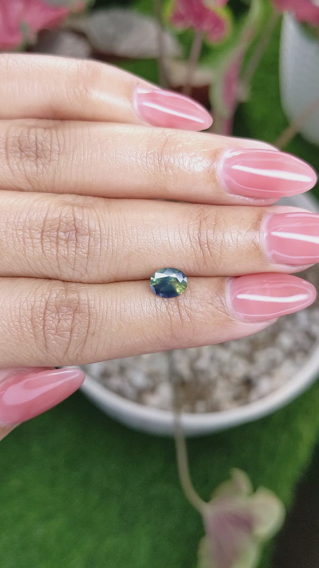 0.87 Ct. Bi Color Sapphire from Ceylon (Sri Lanka) Size Video