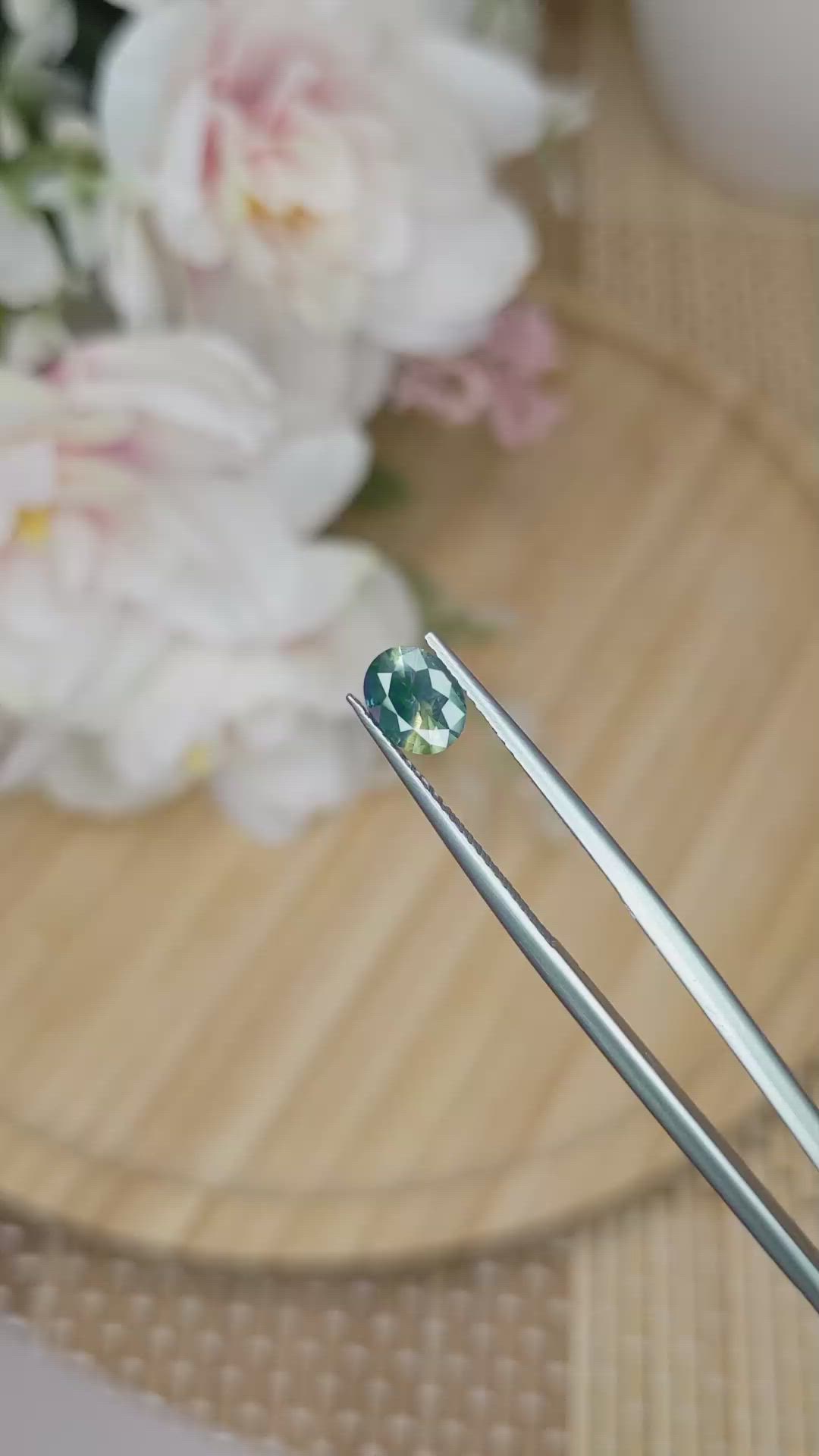 0.87 Ct. Bi Color Sapphire from Ceylon (Sri Lanka) Size Video