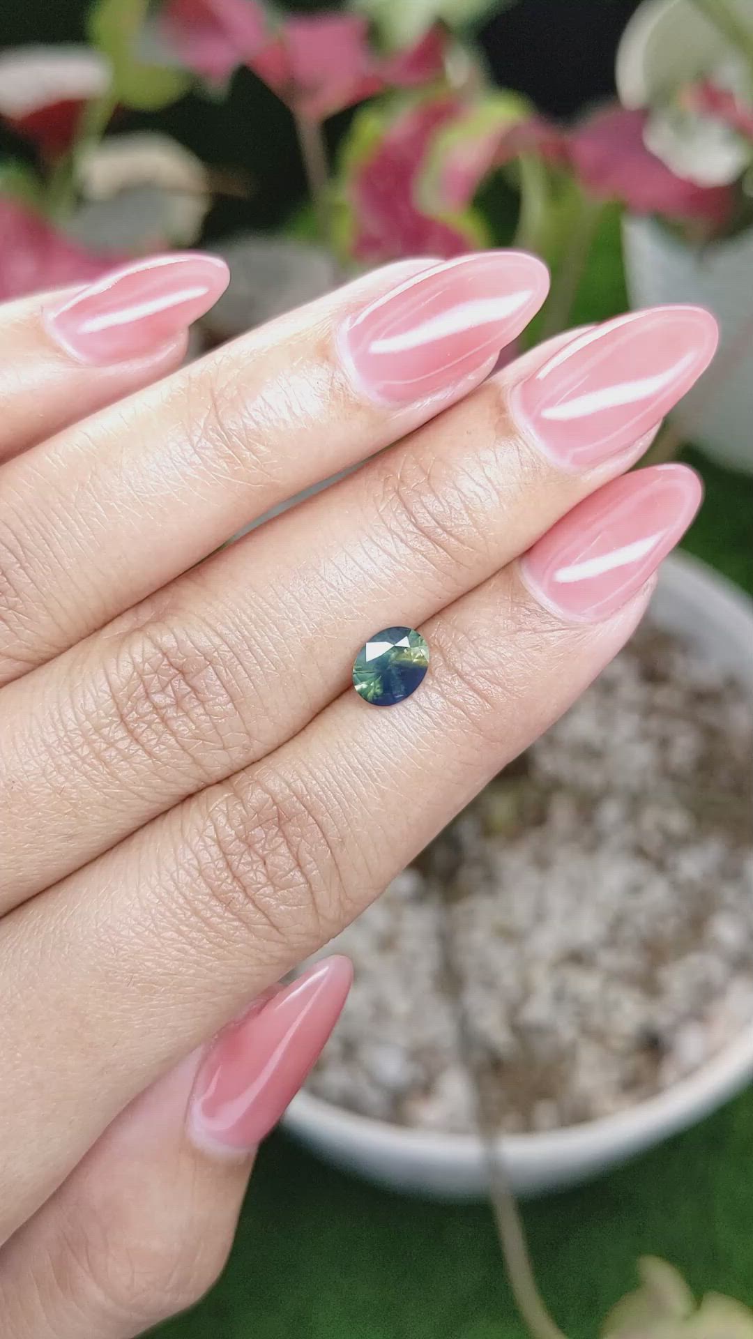 0.87 Ct. Bi Color Sapphire from Ceylon (Sri Lanka) Size Video