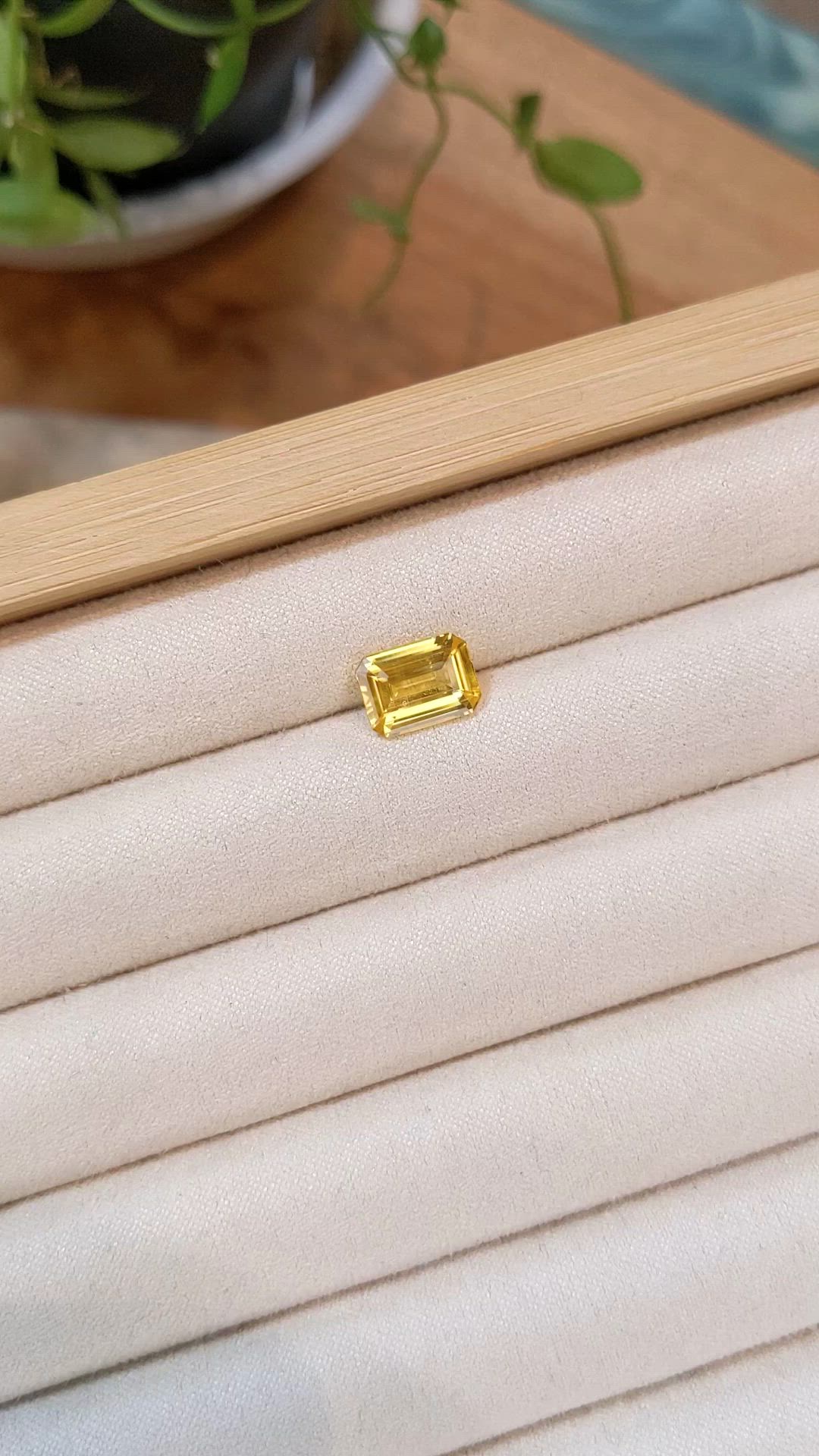 3.14 Ct. Yellow Sapphire from Ceylon (Sri Lanka) Size Video