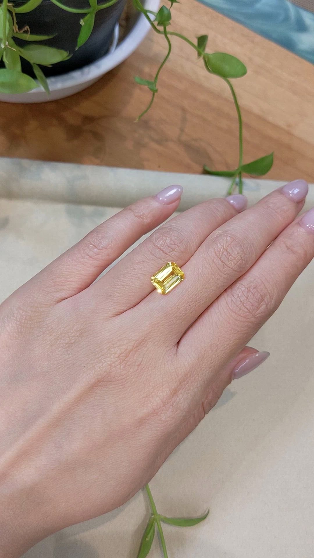 3.14 Ct. Yellow Sapphire from Ceylon (Sri Lanka) Size Video