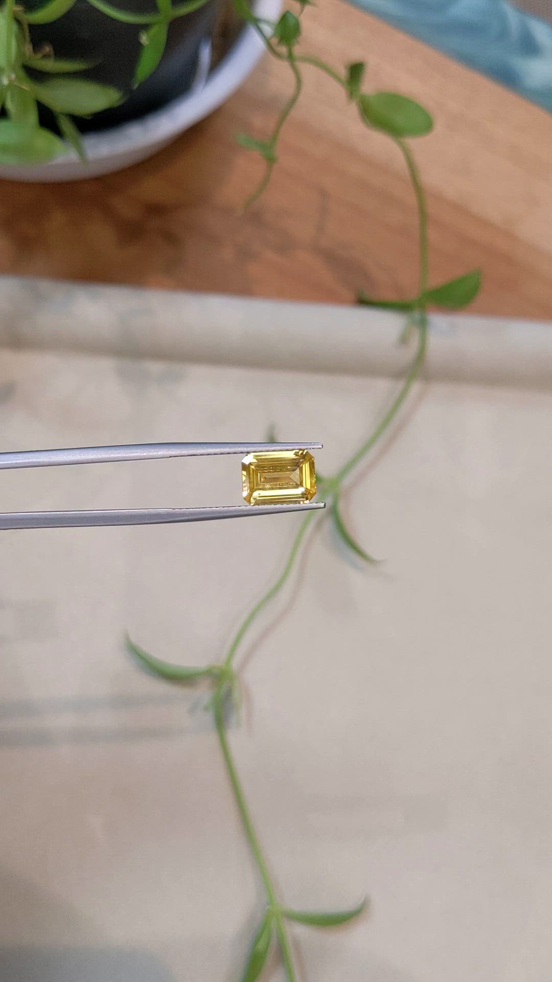 3.14 Ct. Yellow Sapphire from Ceylon (Sri Lanka) Size Video