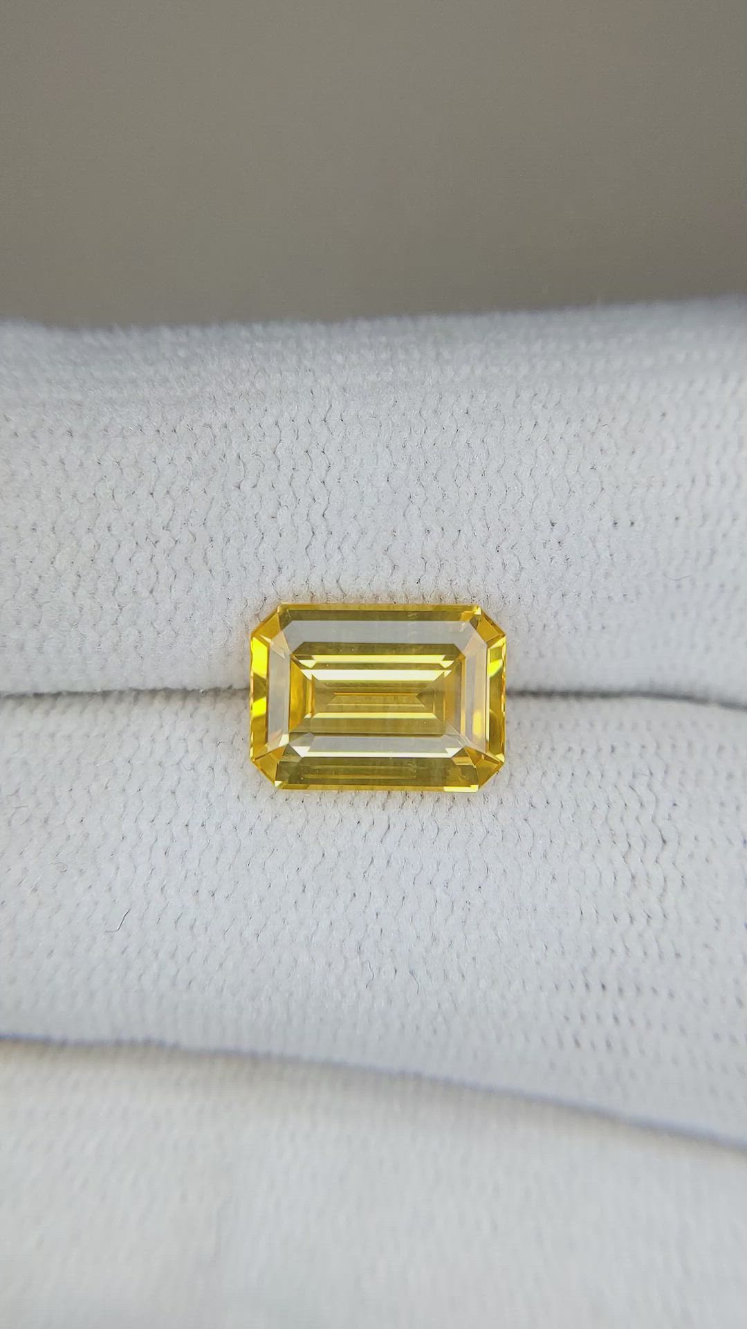 3.14 Ct. Yellow Sapphire from Ceylon (Sri Lanka) Size Video
