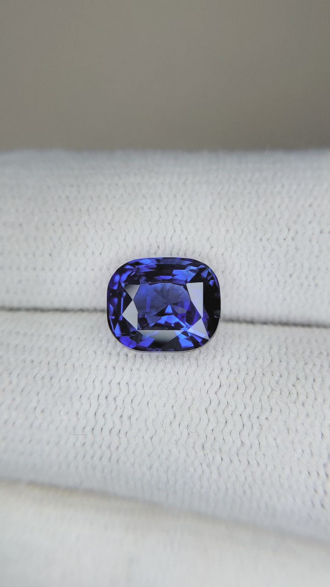 3.52 Ct. Blue Sapphire from Ceylon (Sri Lanka) Size Video