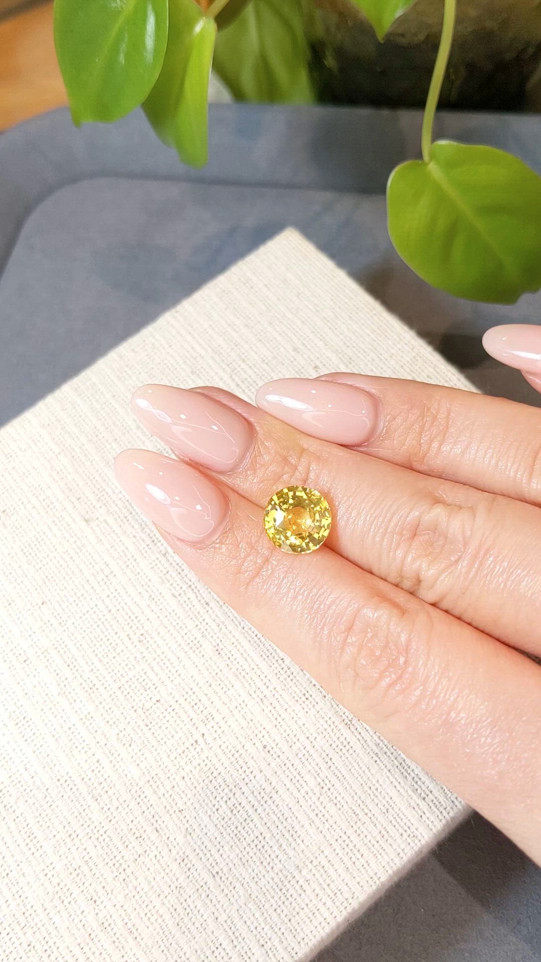5.01 Ct. Yellow Sapphire from Ceylon (Sri Lanka) Size Video