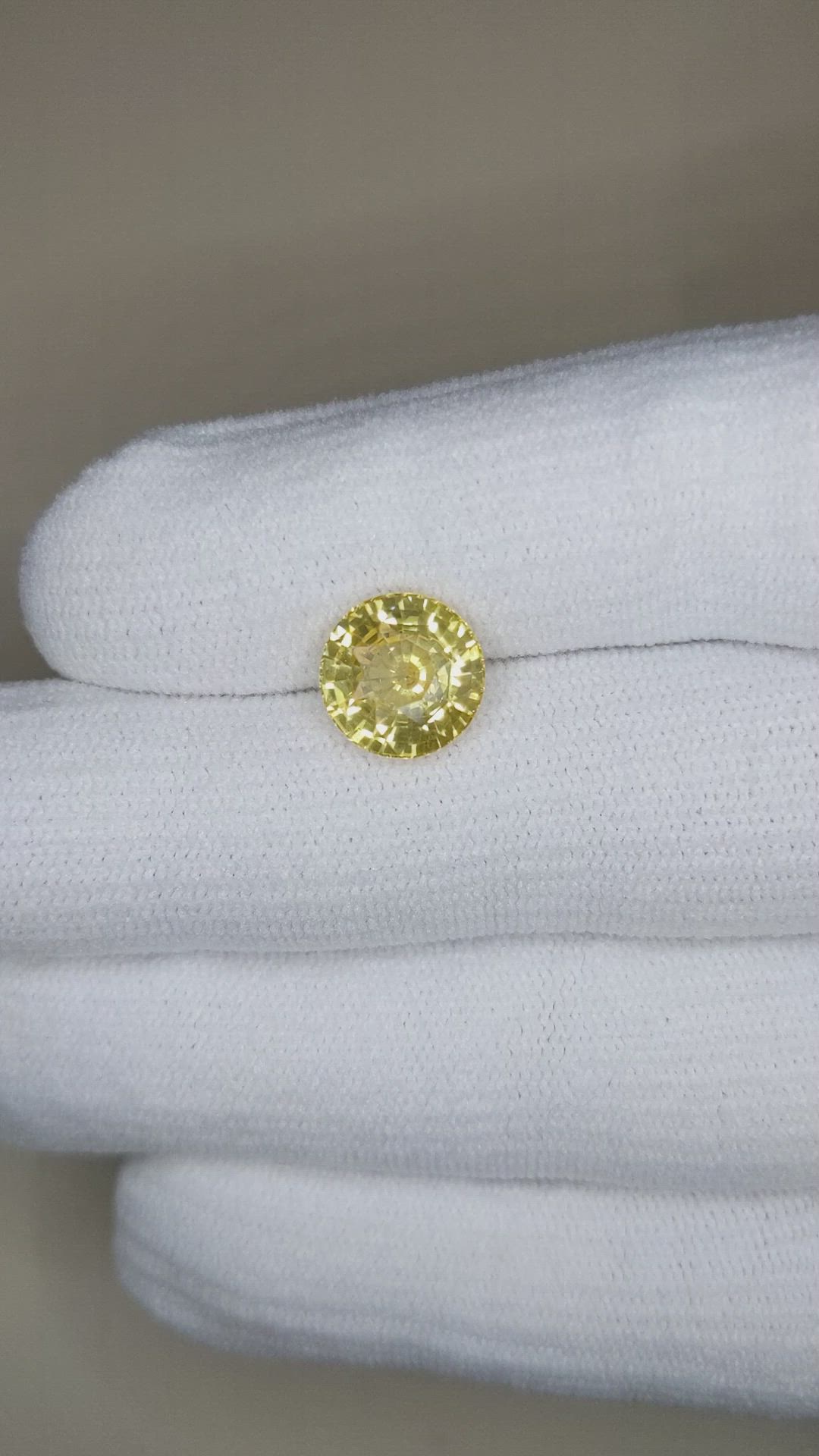 5.01 Ct. Yellow Sapphire from Ceylon (Sri Lanka) Size Video