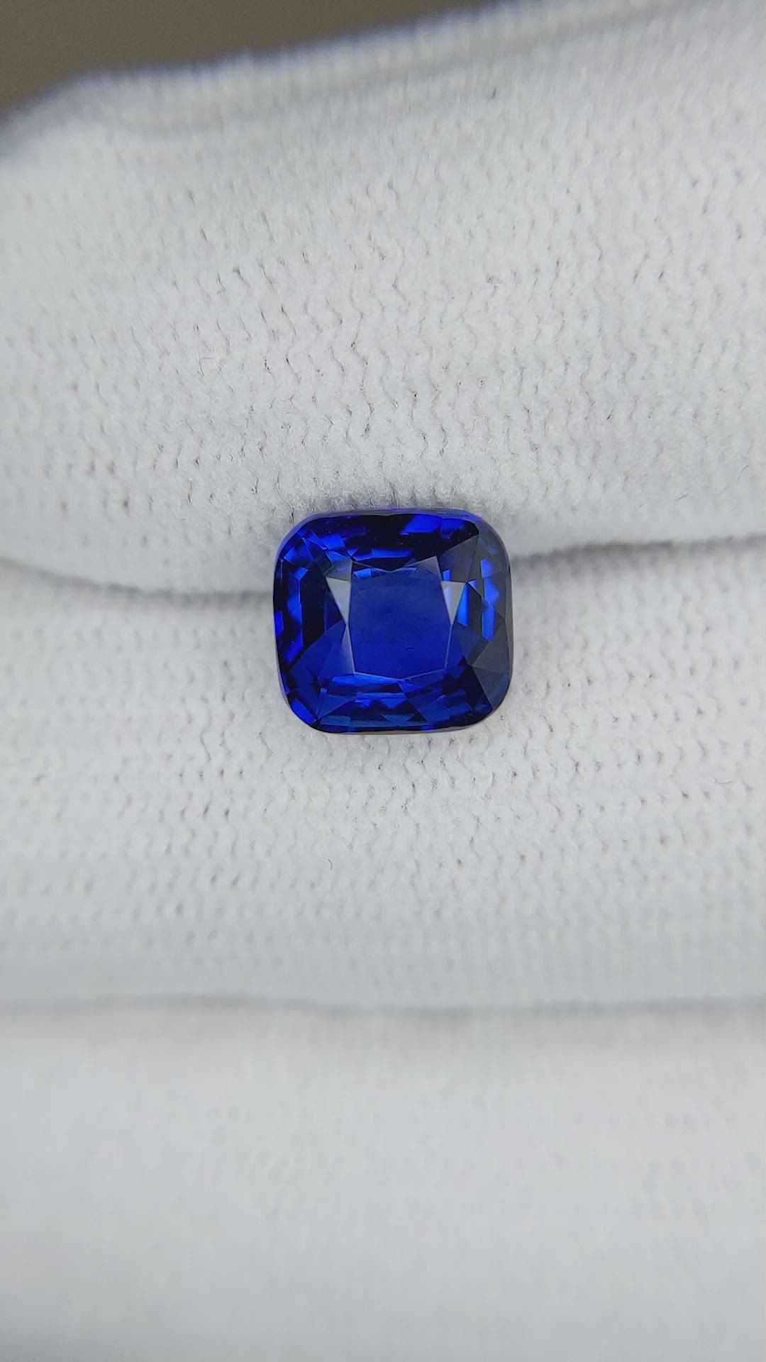 3.03 Ct. Blue Sapphire from Ceylon (Sri Lanka) Size Video