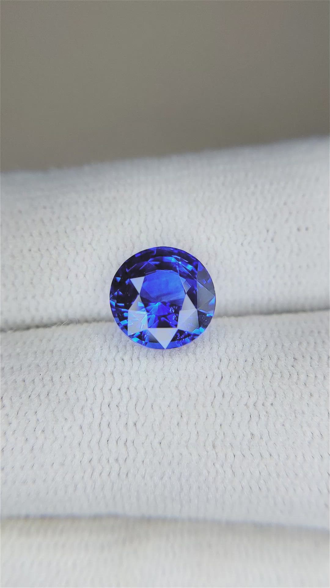 3.04 Ct. Blue Sapphire from Ceylon (Sri Lanka) Size Video