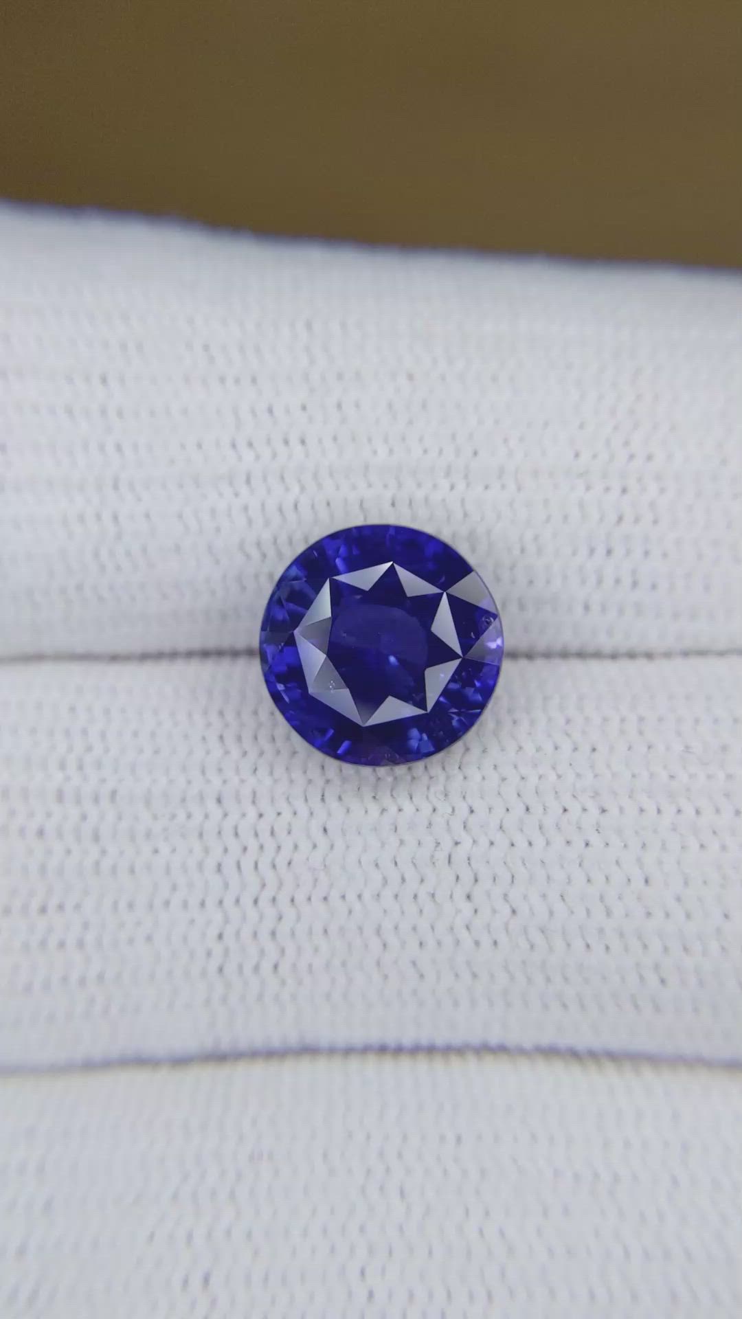 5.09 Ct. Blue Sapphire from Ceylon (Sri Lanka) Size Video