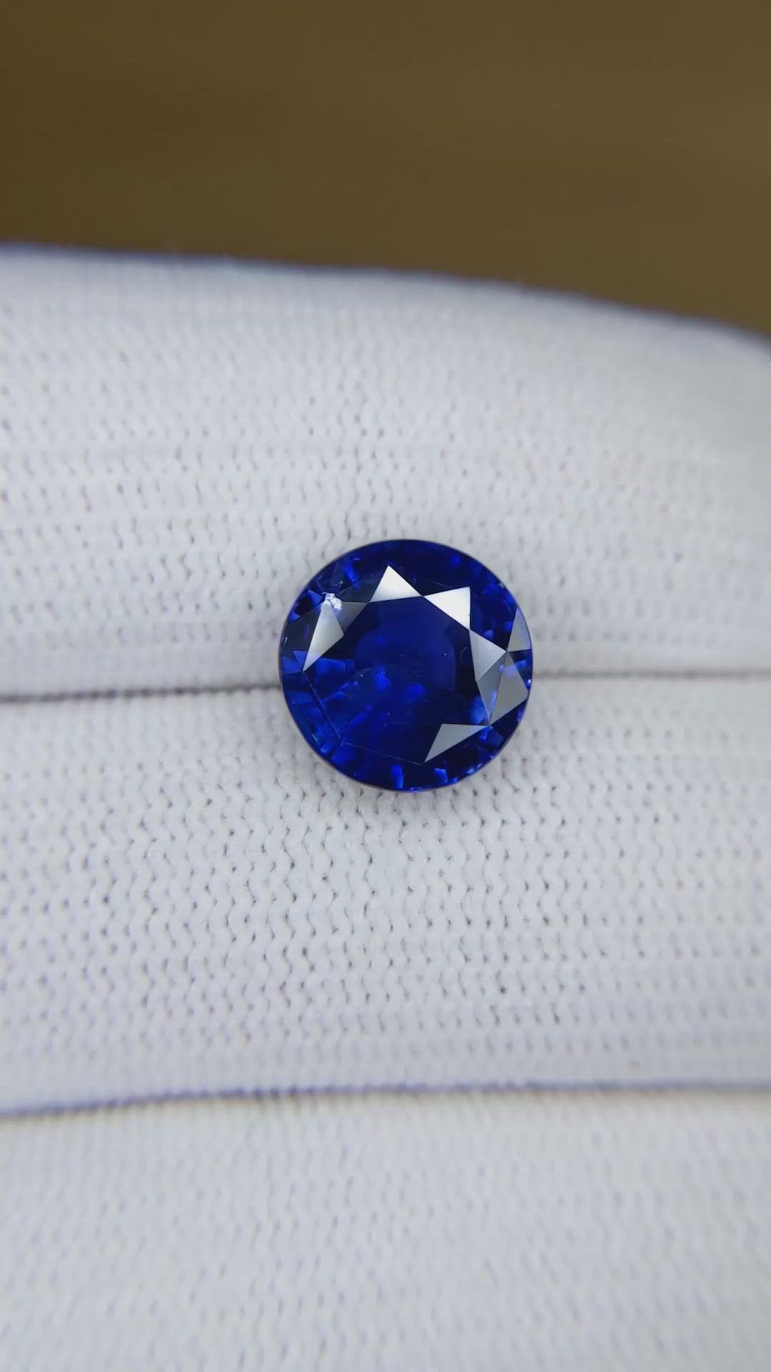 4.58 Ct. Blue Sapphire from Ceylon (Sri Lanka) Size Video
