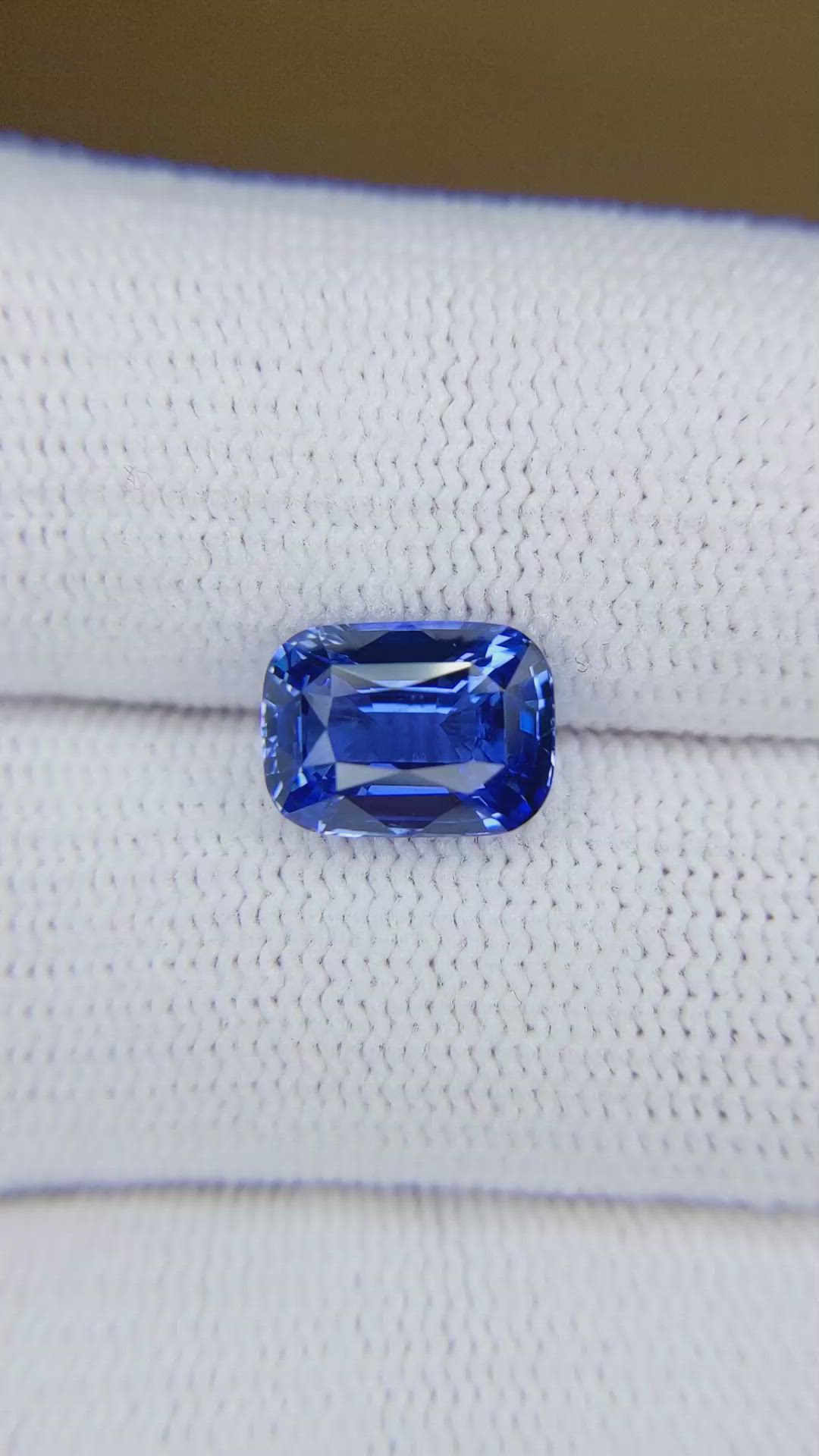 3.50 Ct. Blue Sapphire from Ceylon (Sri Lanka) Size Video