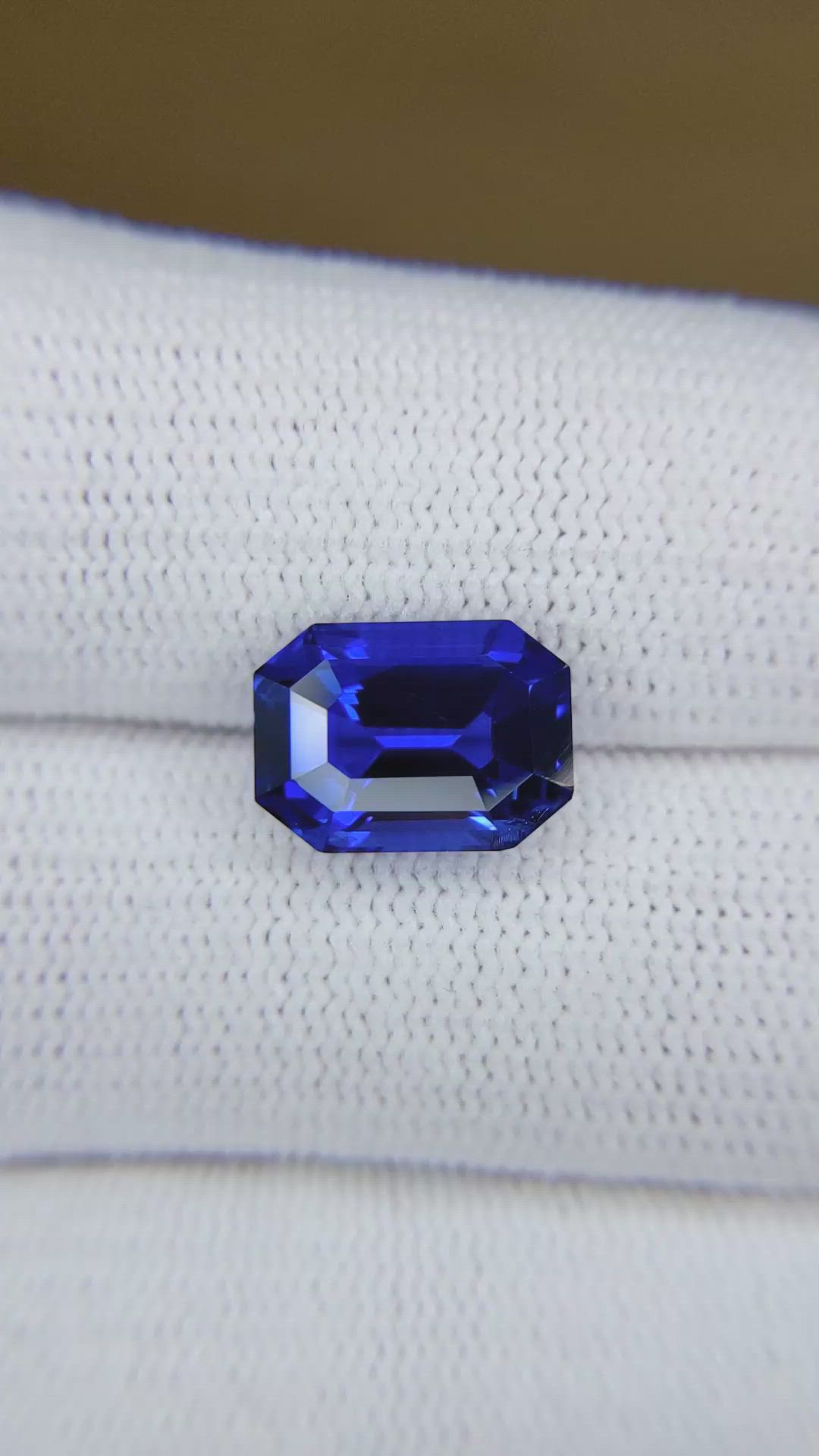 5.86 Ct. Blue Sapphire from Ceylon (Sri Lanka) Size Video