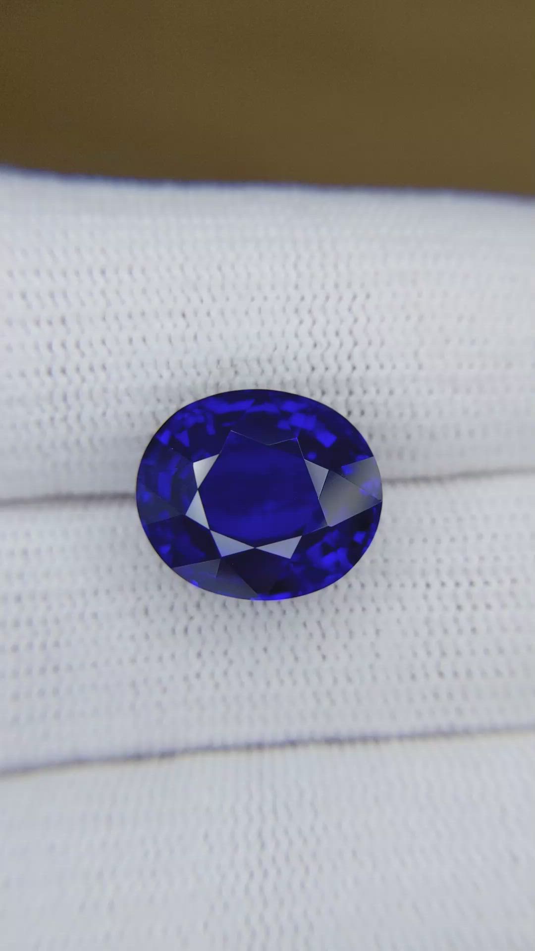 9.99 Ct. Blue Sapphire from Ceylon (Sri Lanka) Size Video