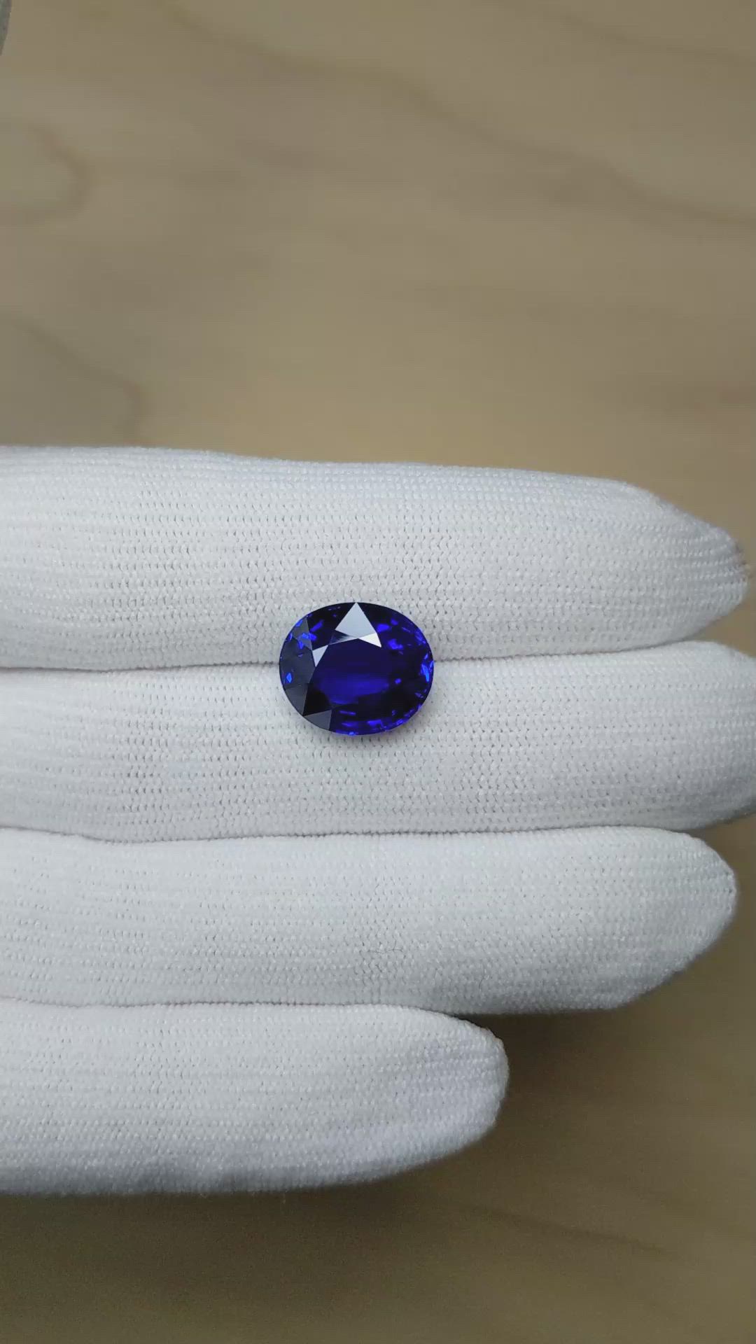 9.99 Ct. Blue Sapphire from Ceylon (Sri Lanka) Size Video