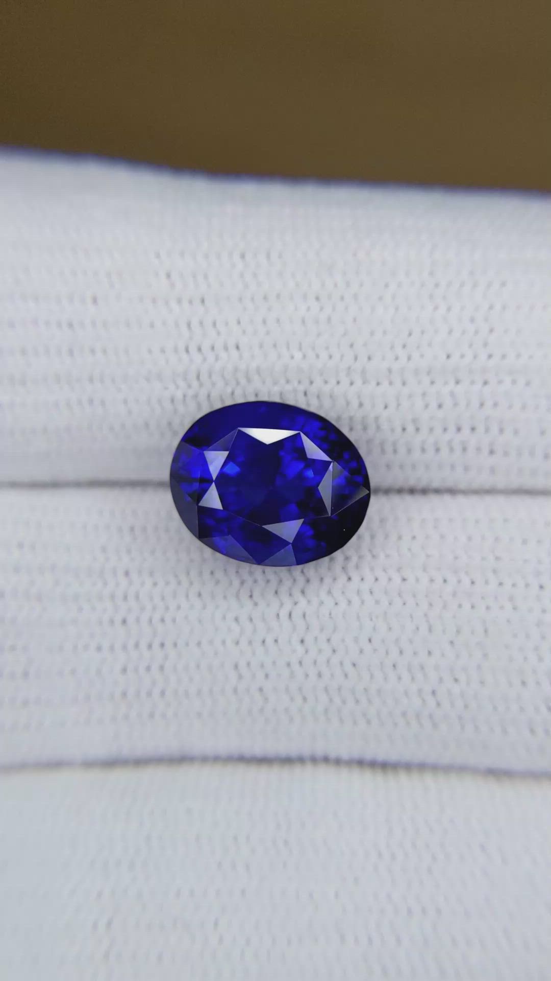 6.16 Ct. Blue Sapphire from Ceylon (Sri Lanka) Size Video