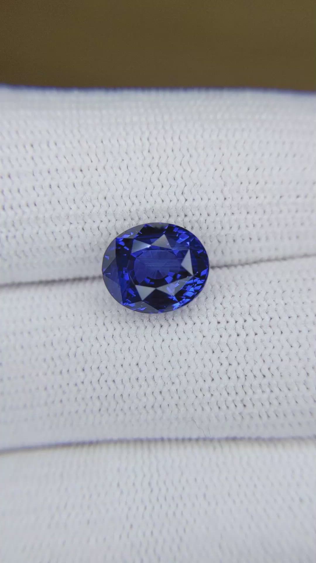 4.46 Ct. Blue Sapphire from Ceylon (Sri Lanka) Size Video