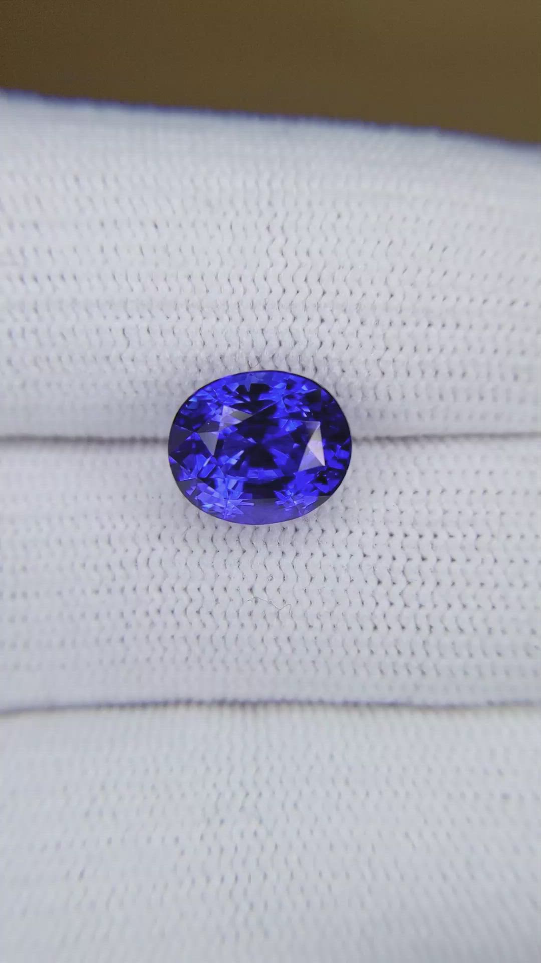 4.96 Ct. Blue Sapphire from Ceylon (Sri Lanka) Size Video