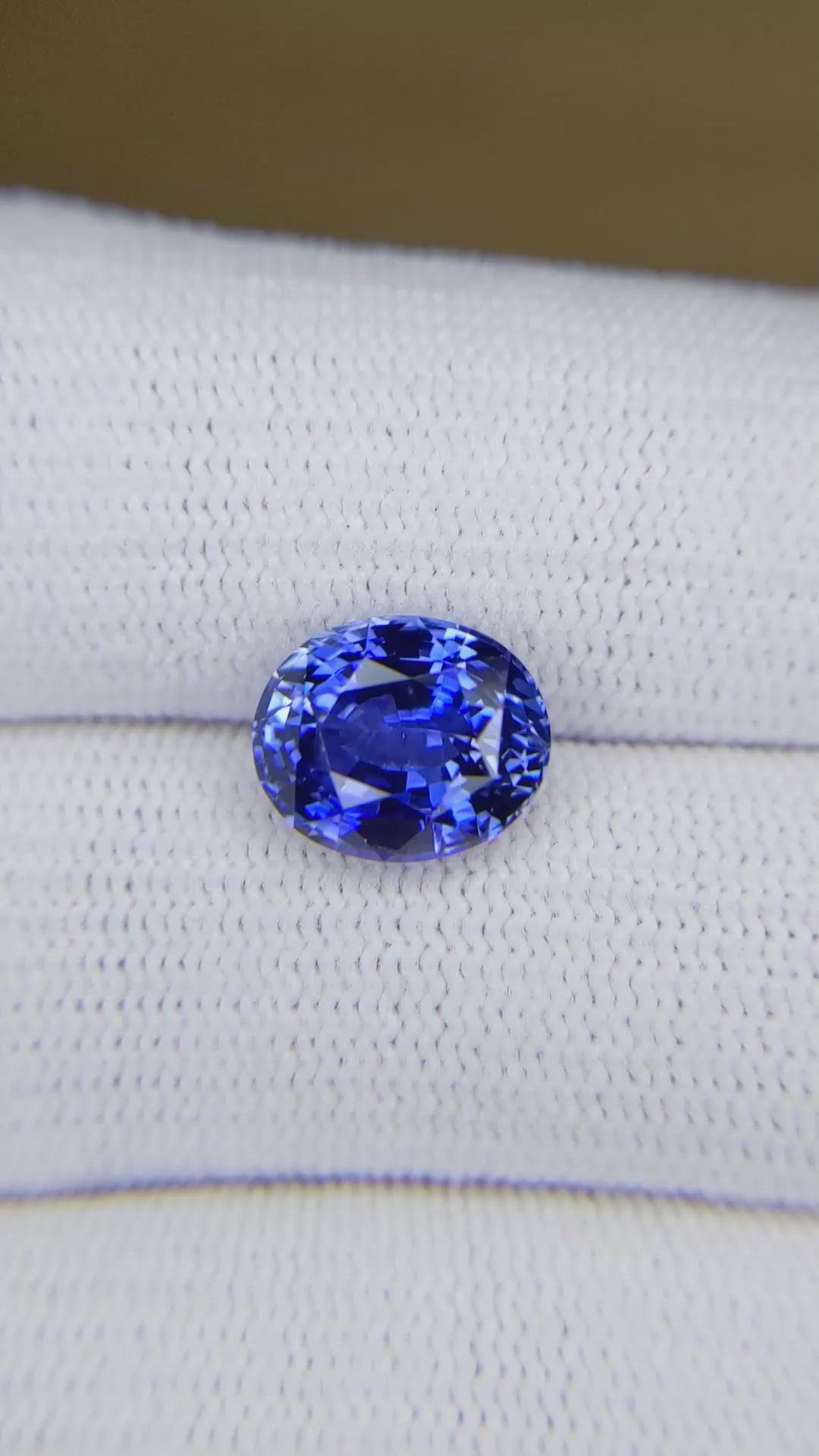 4.61 Ct. Blue Sapphire from Ceylon (Sri Lanka) Size Video