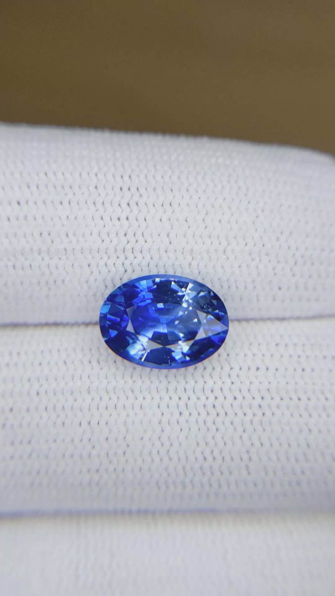 4.13 Ct. Blue Sapphire from Ceylon (Sri Lanka) Size Video