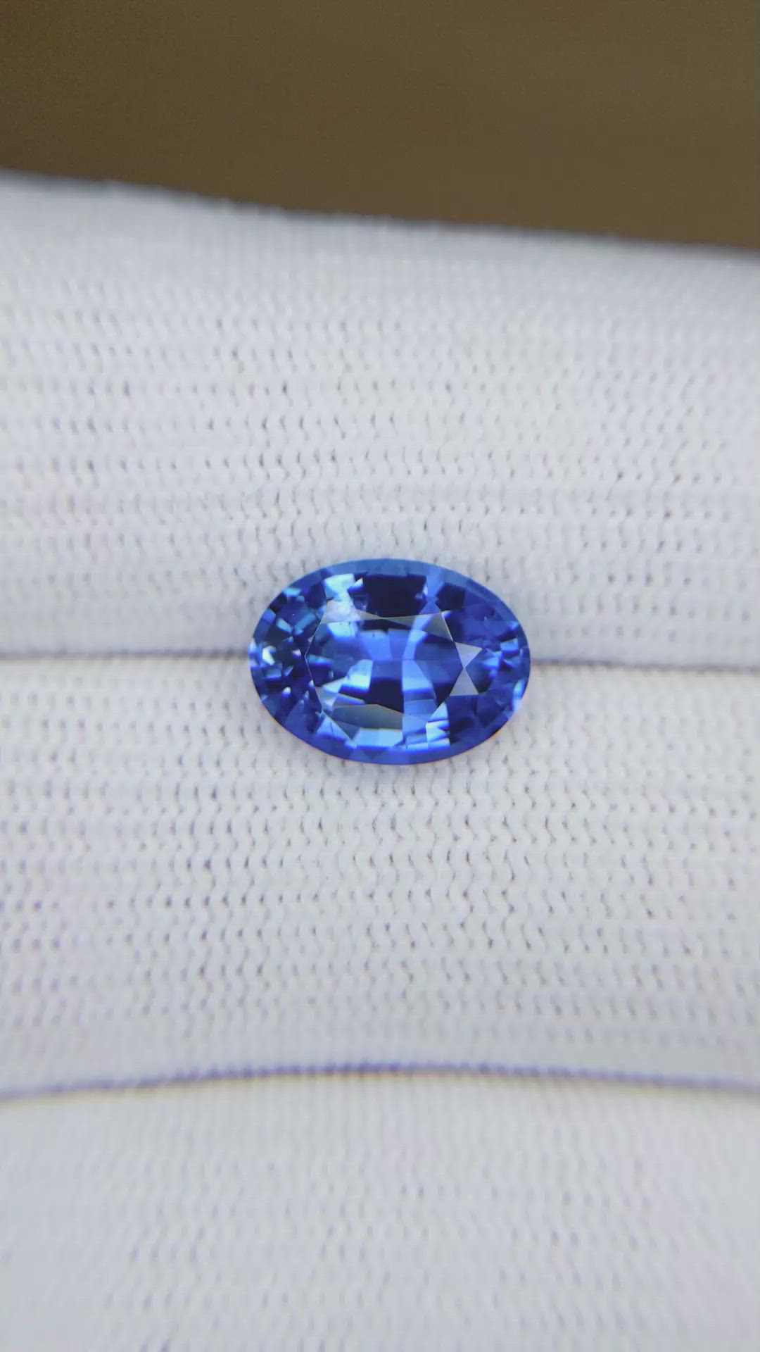 3.70 Ct. Blue Sapphire from Ceylon (Sri Lanka) Size Video