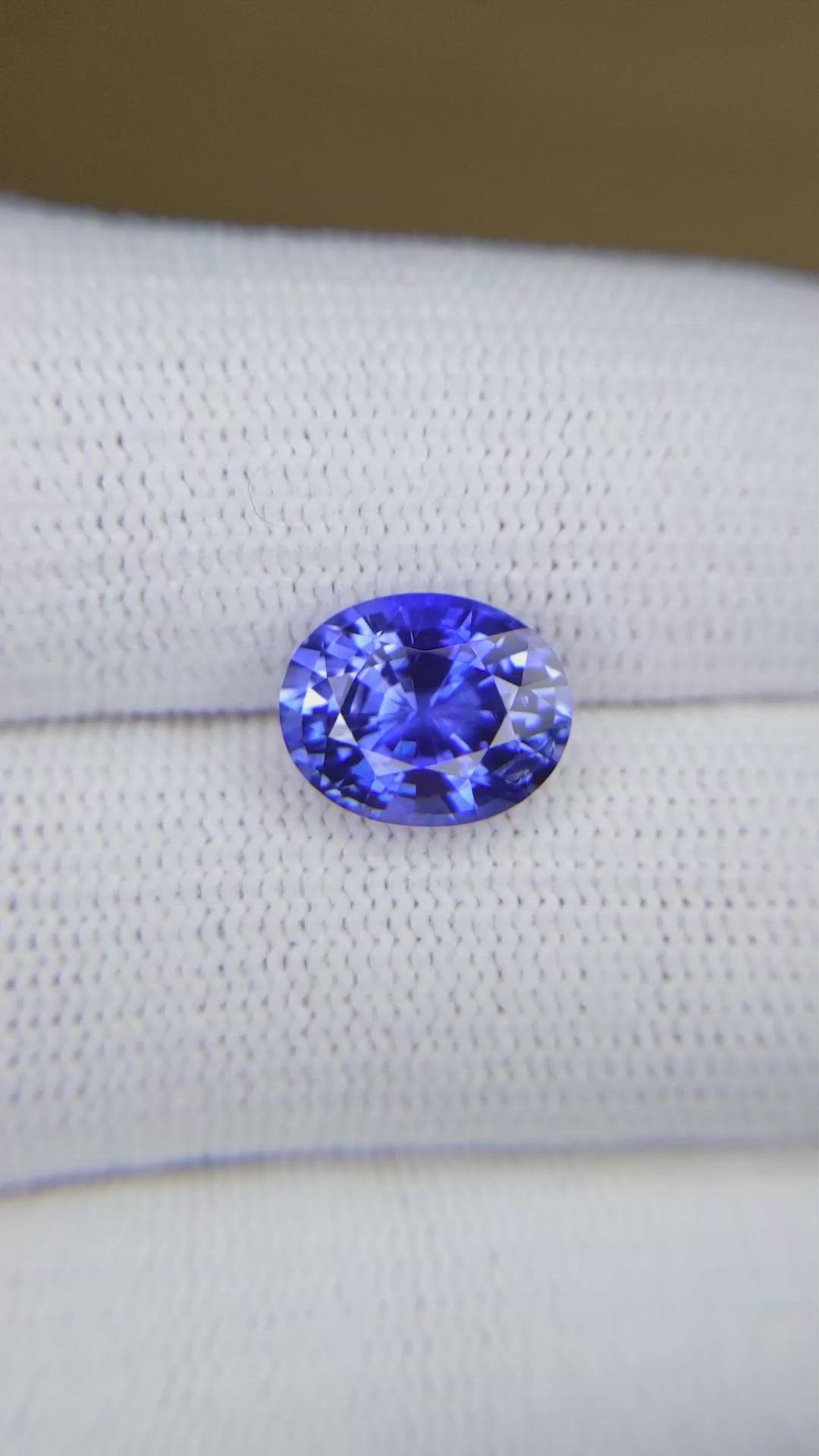 4.13 Ct. Blue Sapphire from Ceylon (Sri Lanka) Size Video