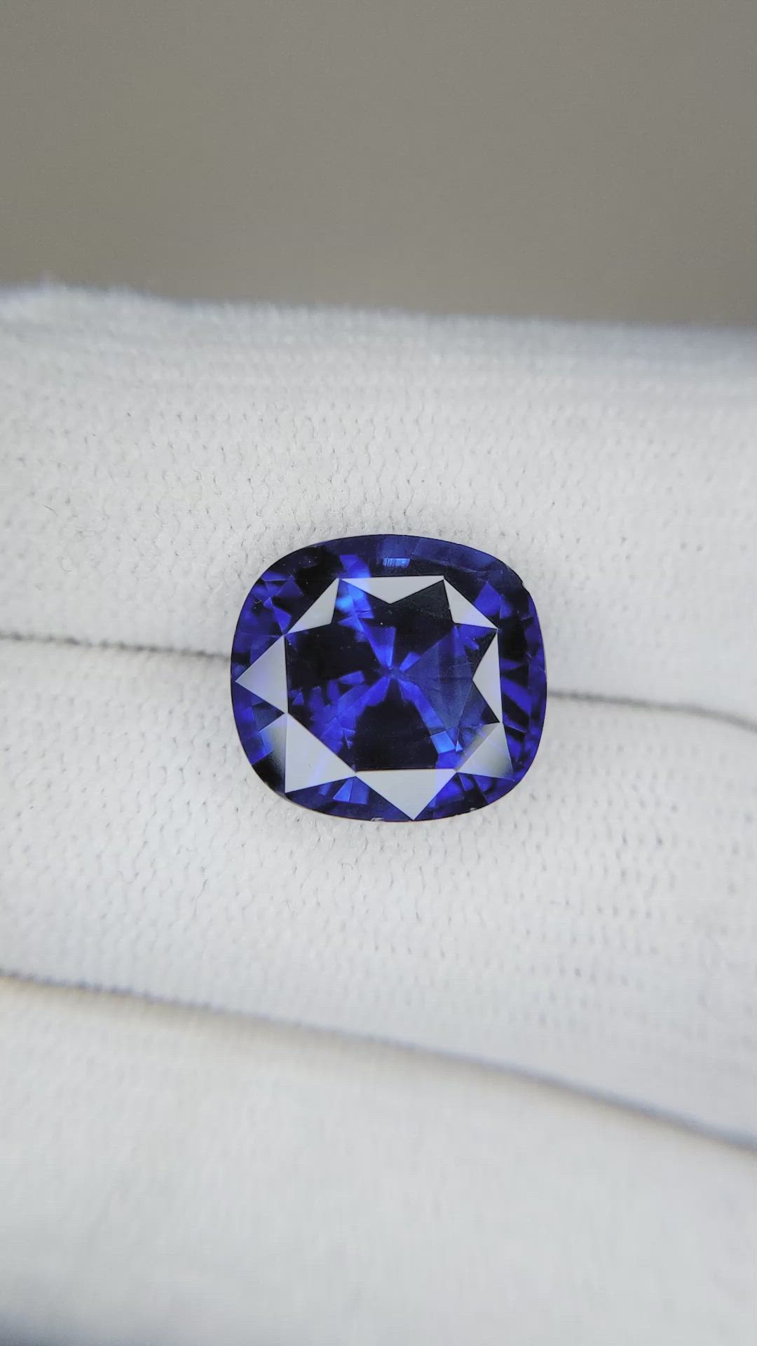 8.05 Ct. Blue Sapphire from Ceylon (Sri Lanka) Size Video