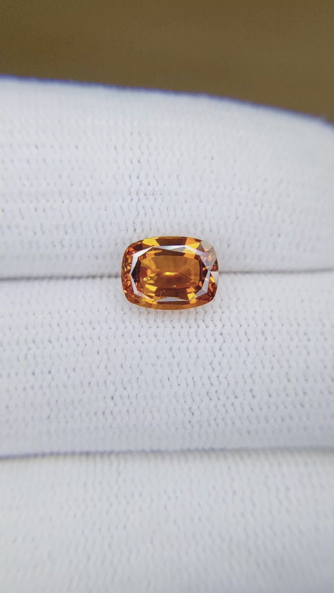 2.34 Ct. Yellowish Orange Sapphire from Ceylon (Sri Lanka) Size Video