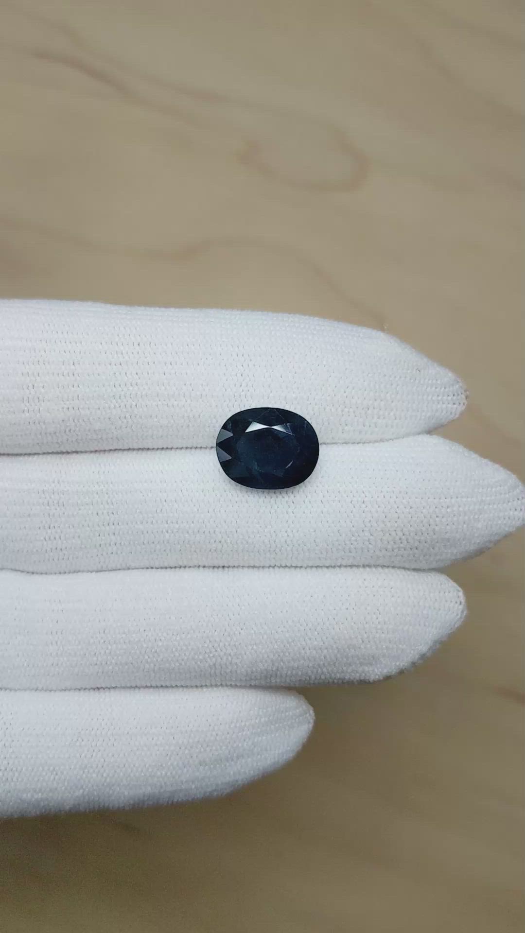 7.98 Ct. Blue Sapphire from Ceylon (Sri Lanka) Size Video