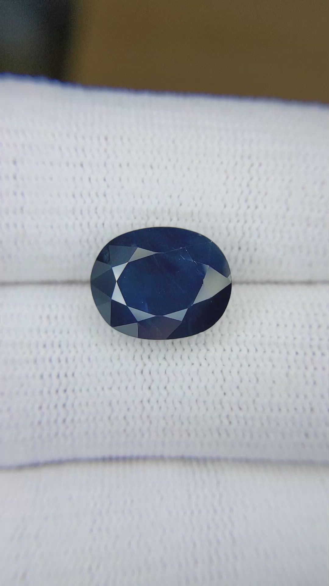 7.98 Ct. Blue Sapphire from Ceylon (Sri Lanka) Size Video